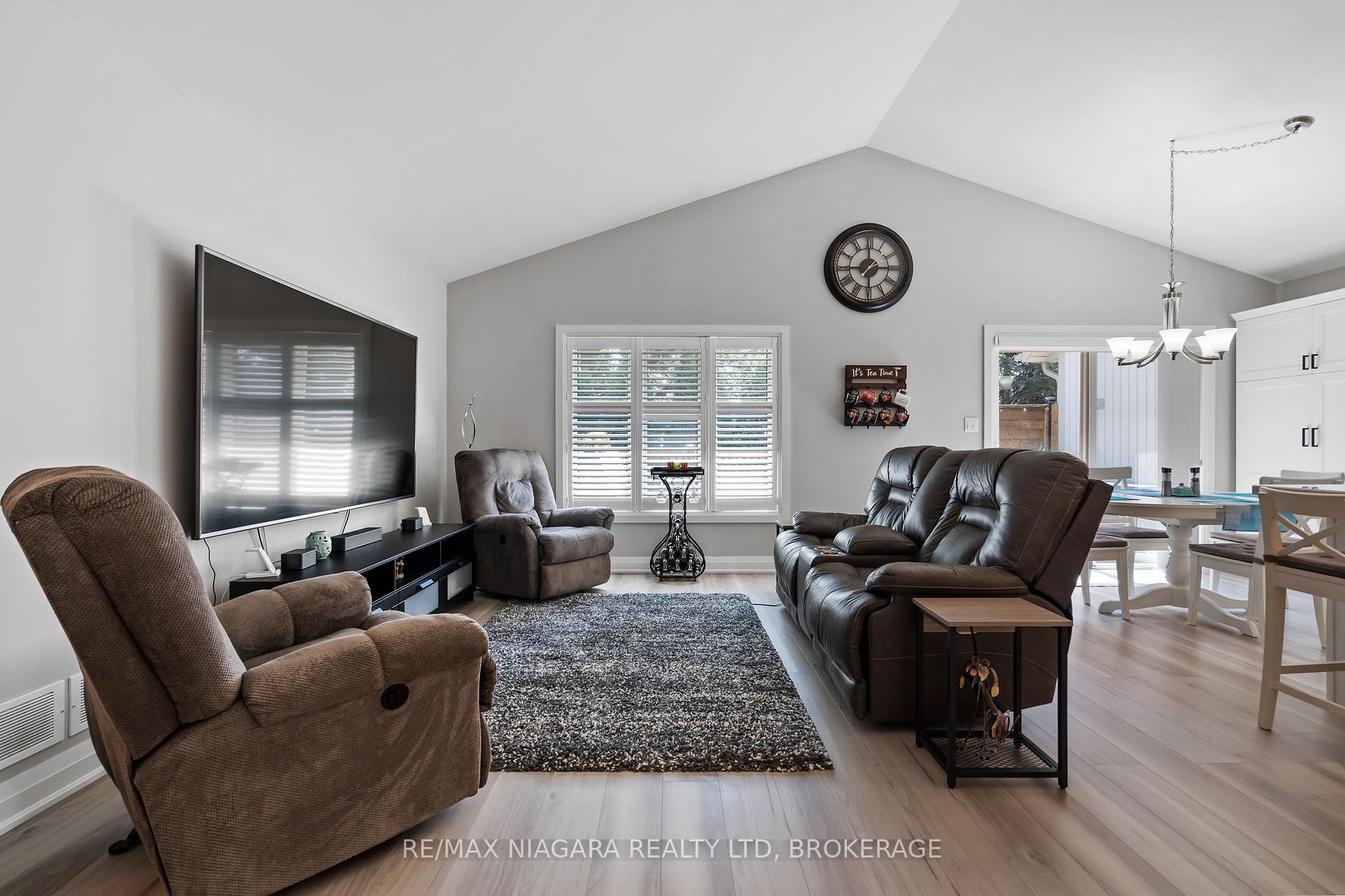 Photo 10 of Unit 35, 7 Gibson Place, St. Catharines, Downtown — HOMEH