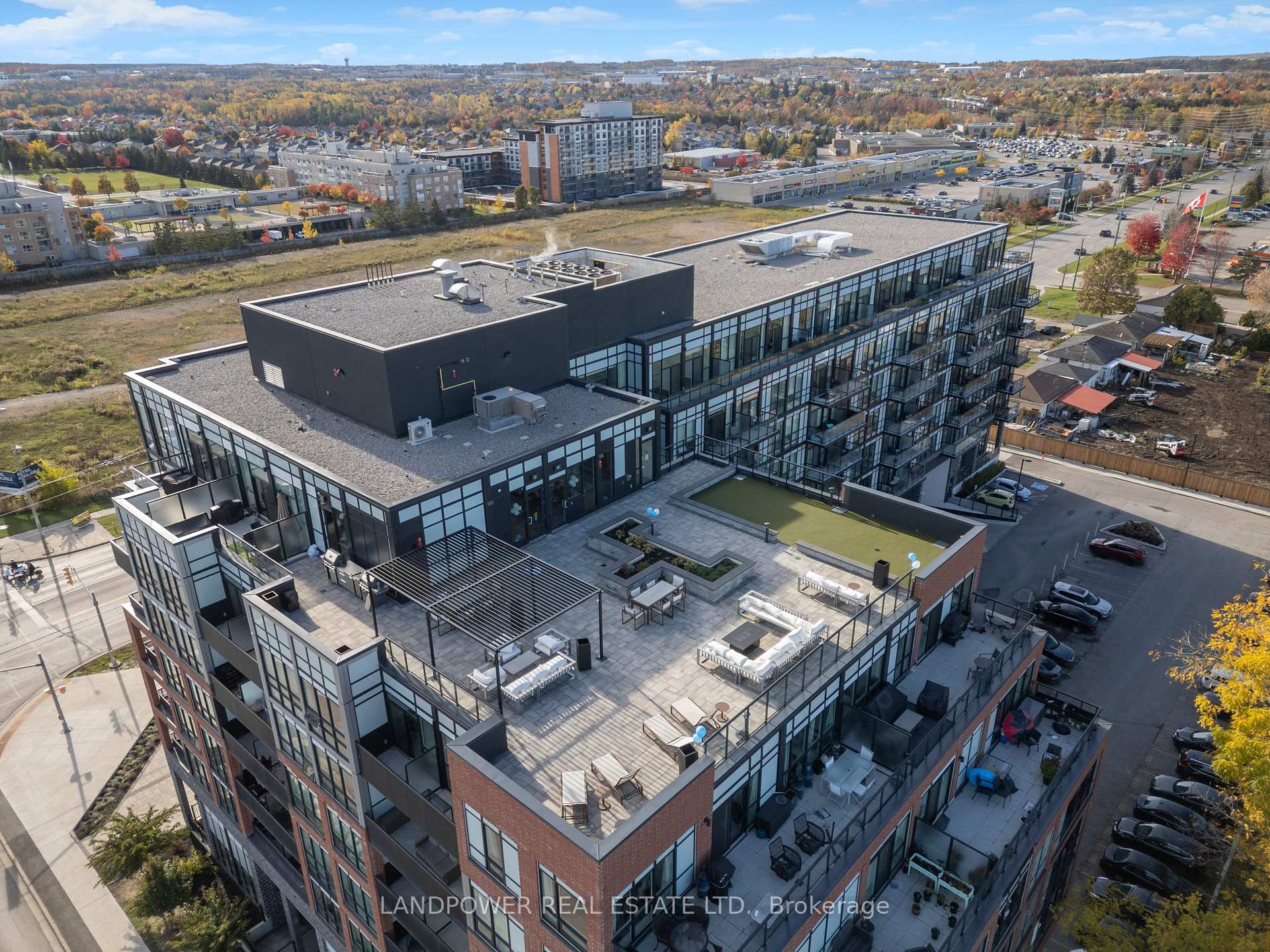 Photo 3 of Unit PH719, 681 Yonge Street, Barrie, Painswick South — HOMEH