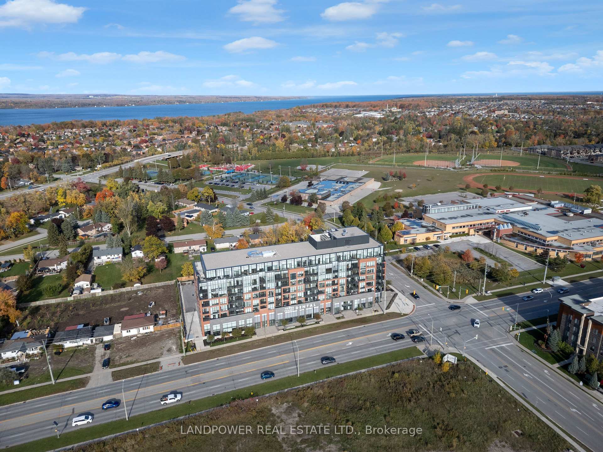 Photo 4 of Unit PH719, 681 Yonge Street, Barrie, Painswick South — HOMEH
