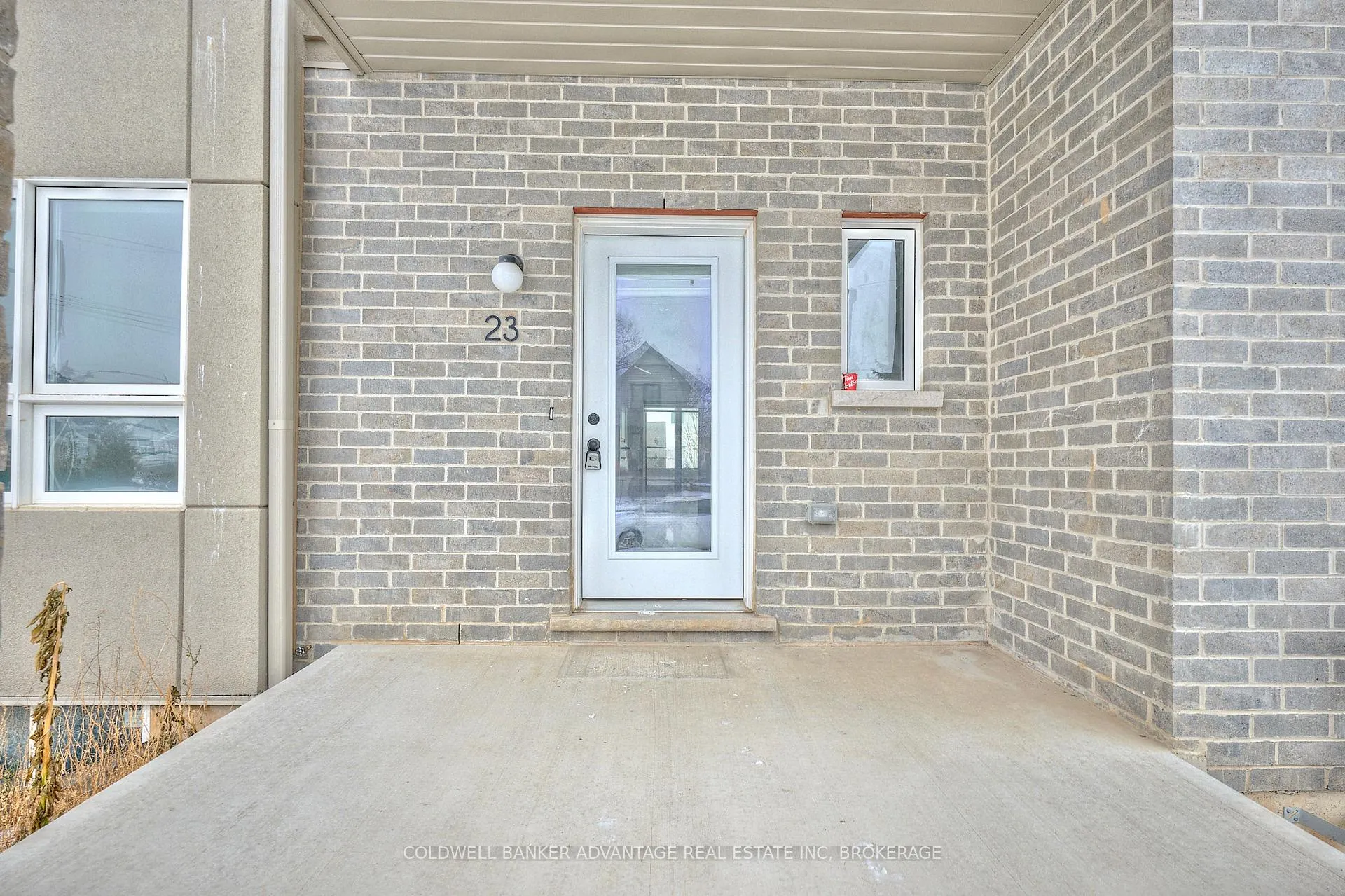 Photo 3 of 23 Perenack Avenue, Welland, Broadway — HOMEH