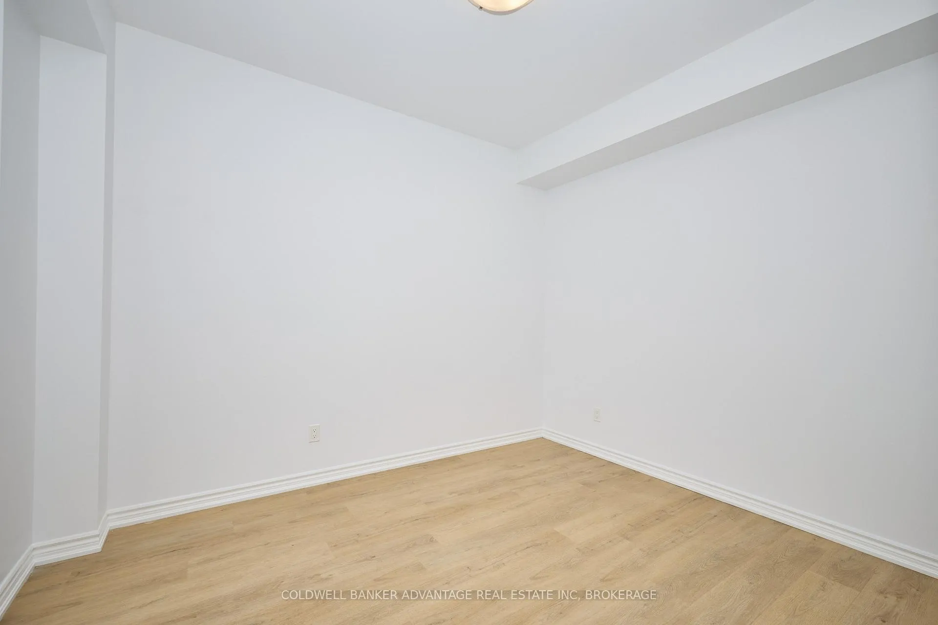 Photo 12 of 23 Perenack Avenue, Welland, Broadway — HOMEH