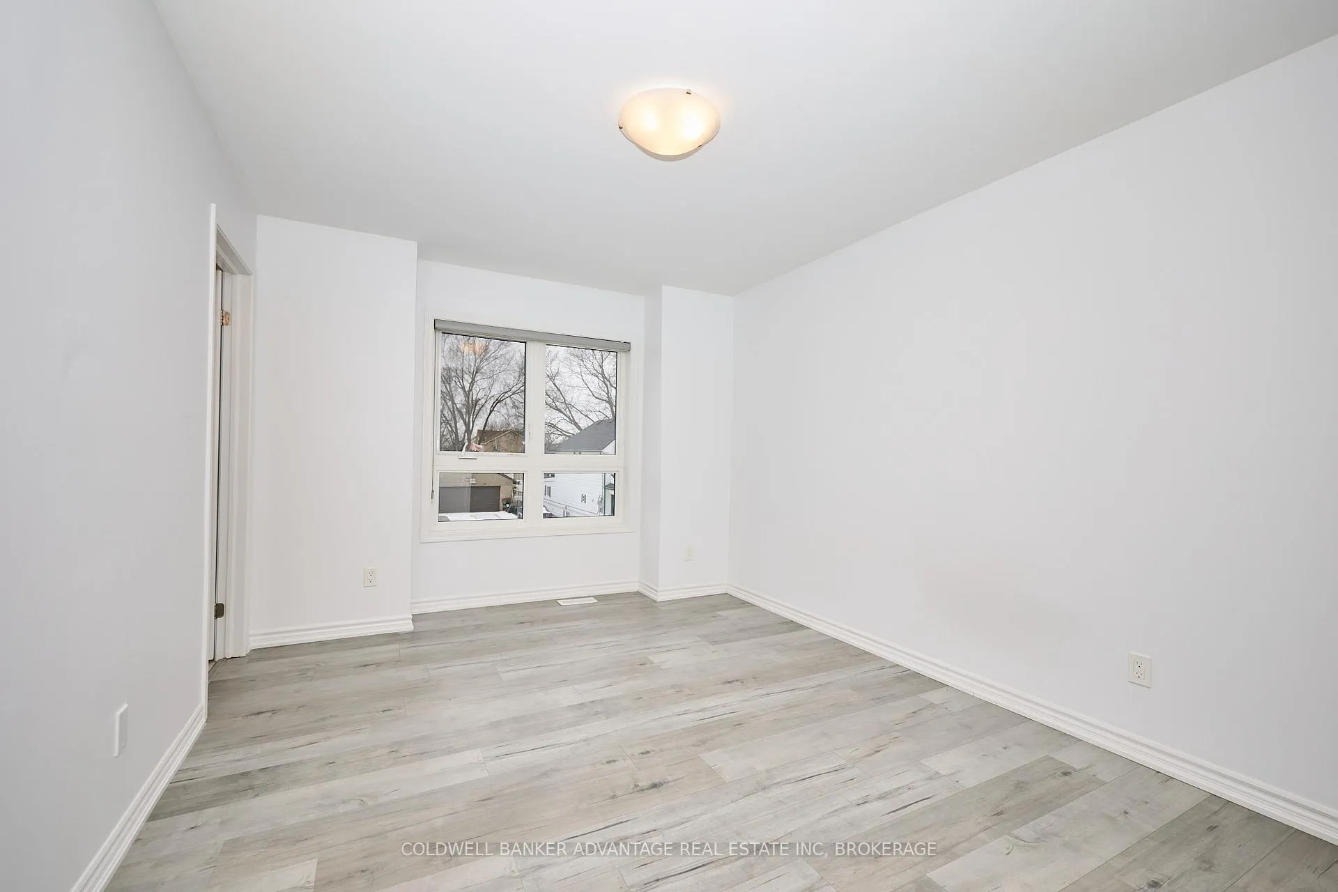 Photo 20 of 23 Perenack Avenue, Welland, Broadway — HOMEH