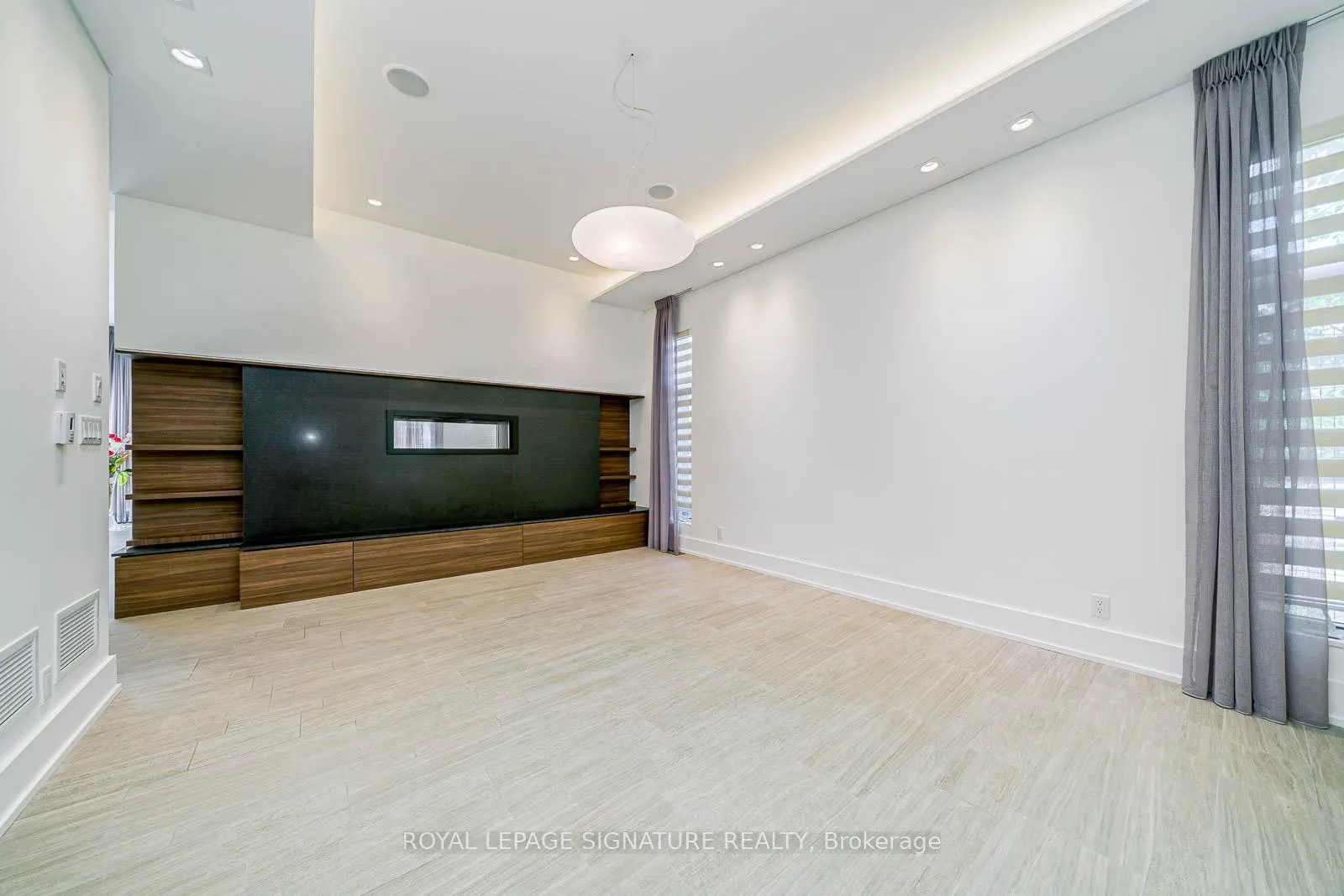 Photo 4 of 50 Page Avenue, North York, Bayview Village — HOMEH