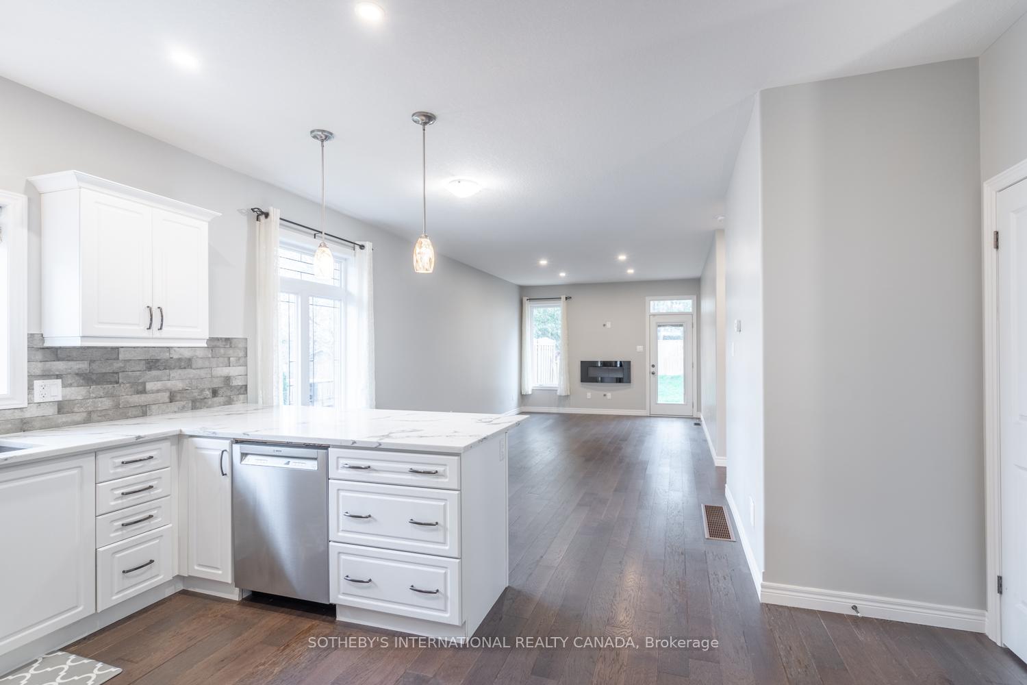 Photo 6 of 372 Nelson Street, Brantford — HOMEH