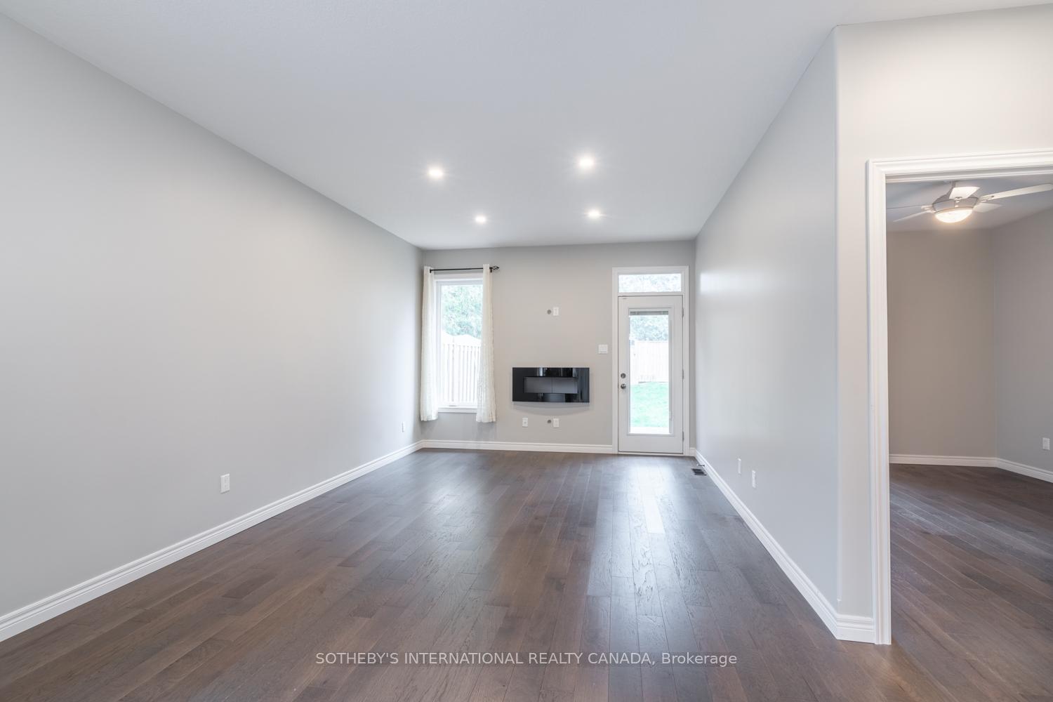Photo 13 of 372 Nelson Street, Brantford — HOMEH