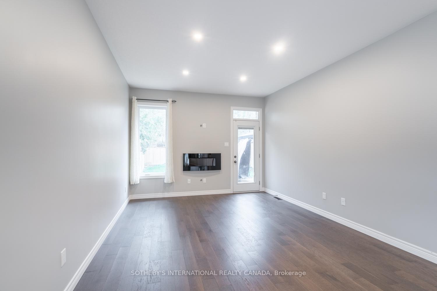 Photo 12 of 372 Nelson Street, Brantford — HOMEH