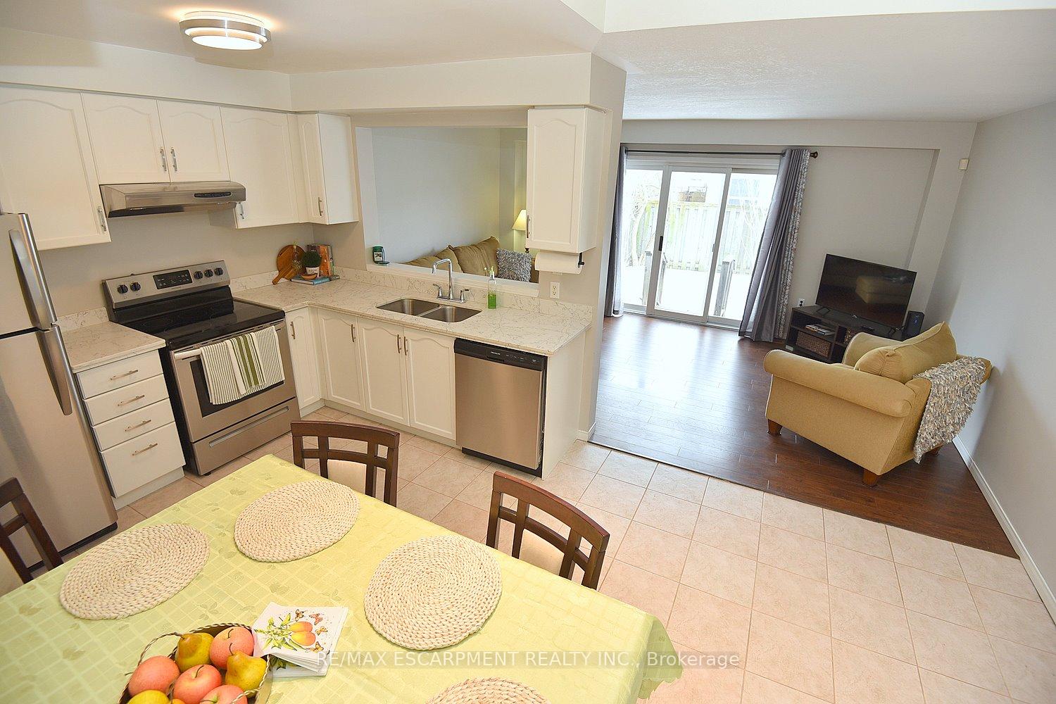 Photo 13 of Unit 5, 174 Highbury Drive, Hamilton, Stoney Creek Mountain — HOMEH