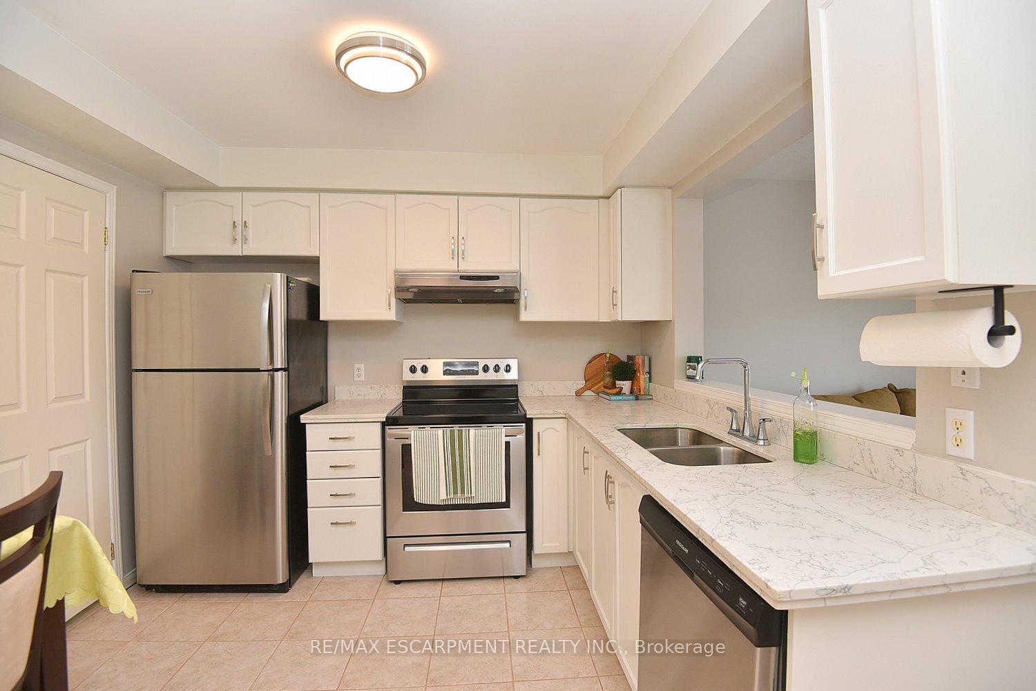 Photo 16 of Unit 5, 174 Highbury Drive, Hamilton, Stoney Creek Mountain — HOMEH