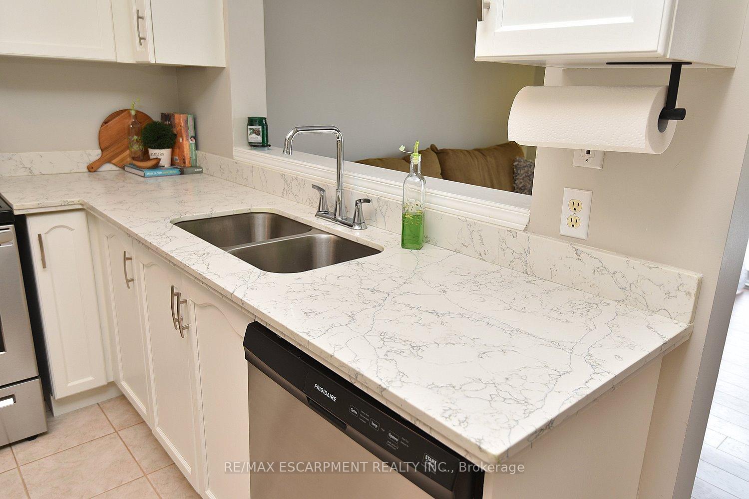 Photo 29 of Unit 5, 174 Highbury Drive, Hamilton, Stoney Creek Mountain — HOMEH