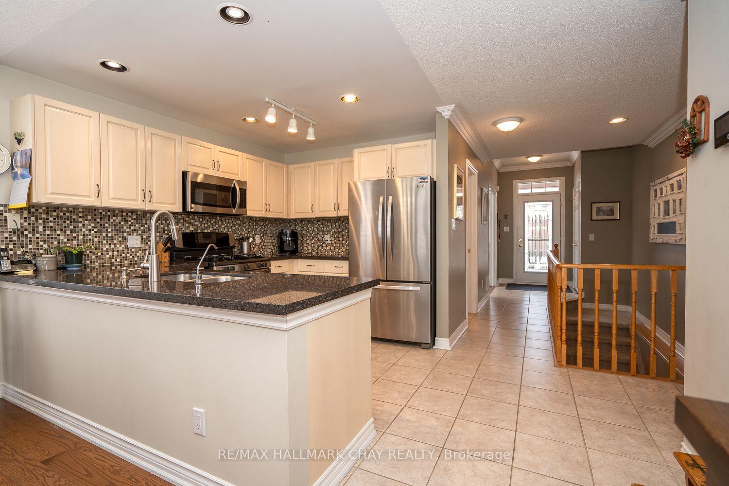 Photo 8 of 22 Artisan Lane, New Tecumseth, Alliston — HOMEH