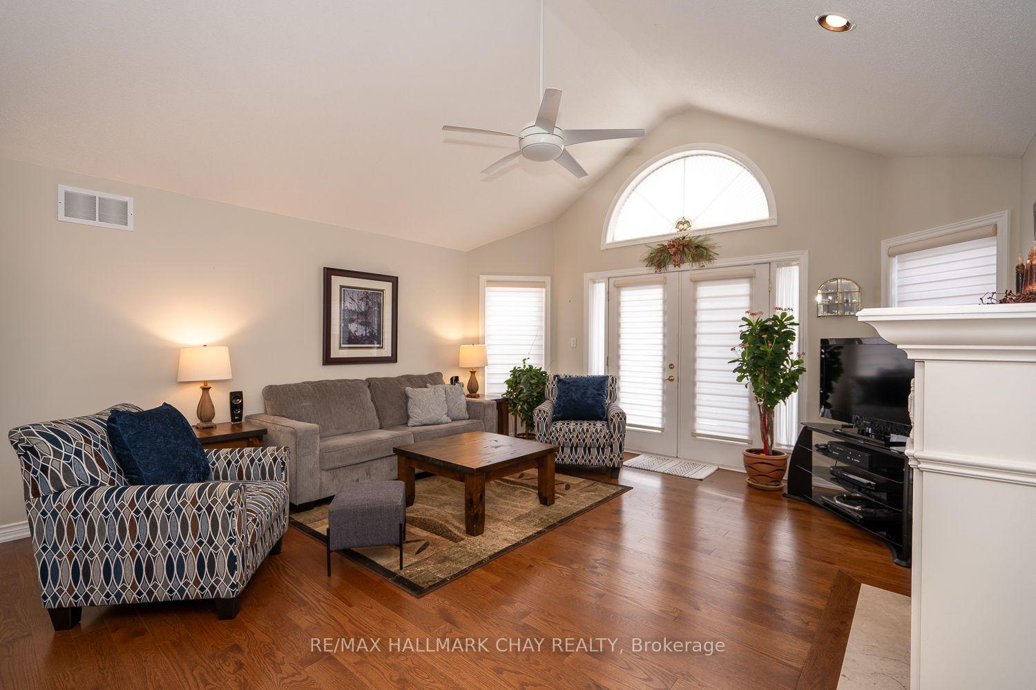 Photo 10 of 22 Artisan Lane, New Tecumseth, Alliston — HOMEH