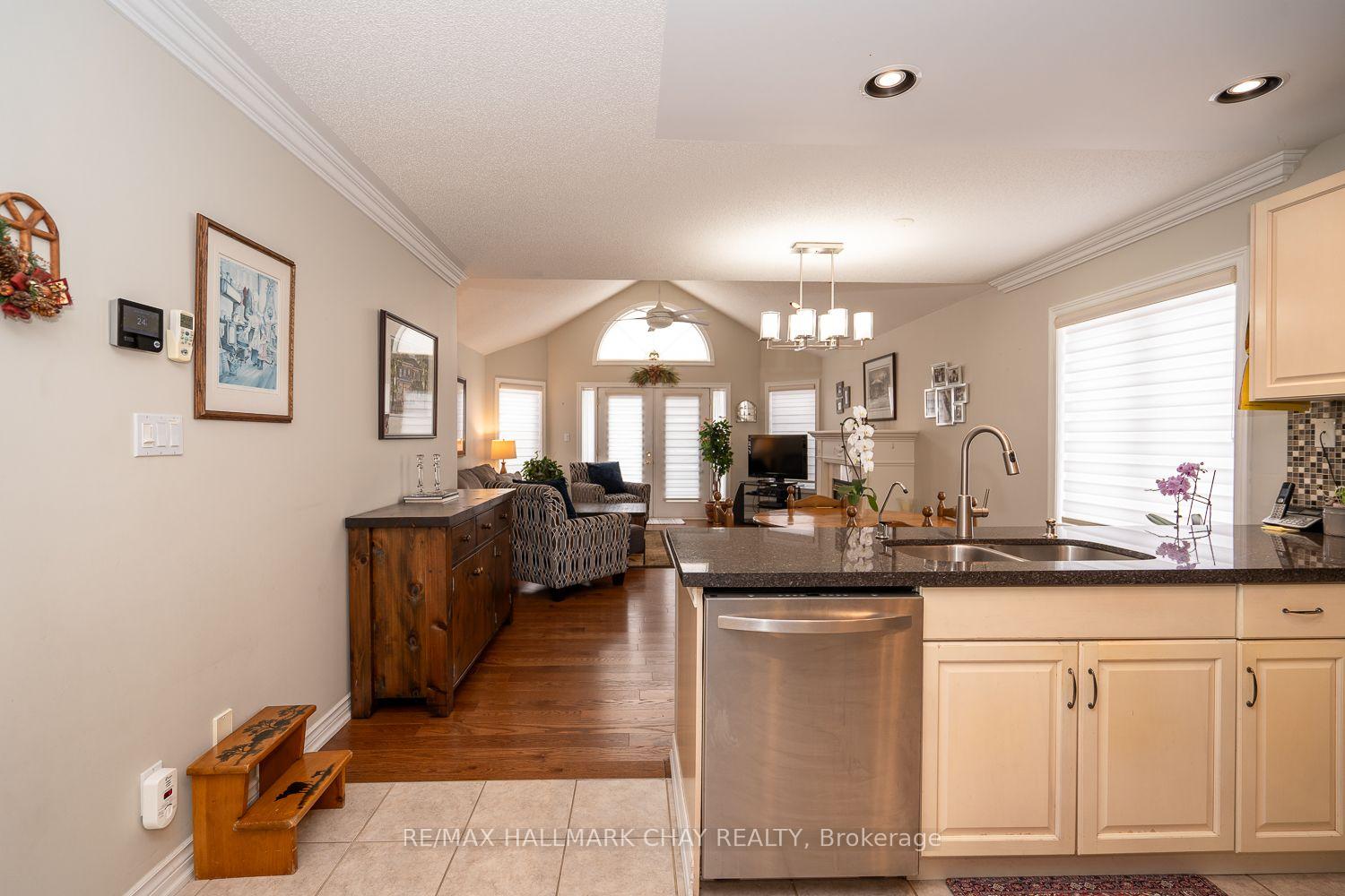 Photo 13 of 22 Artisan Lane, New Tecumseth, Alliston — HOMEH