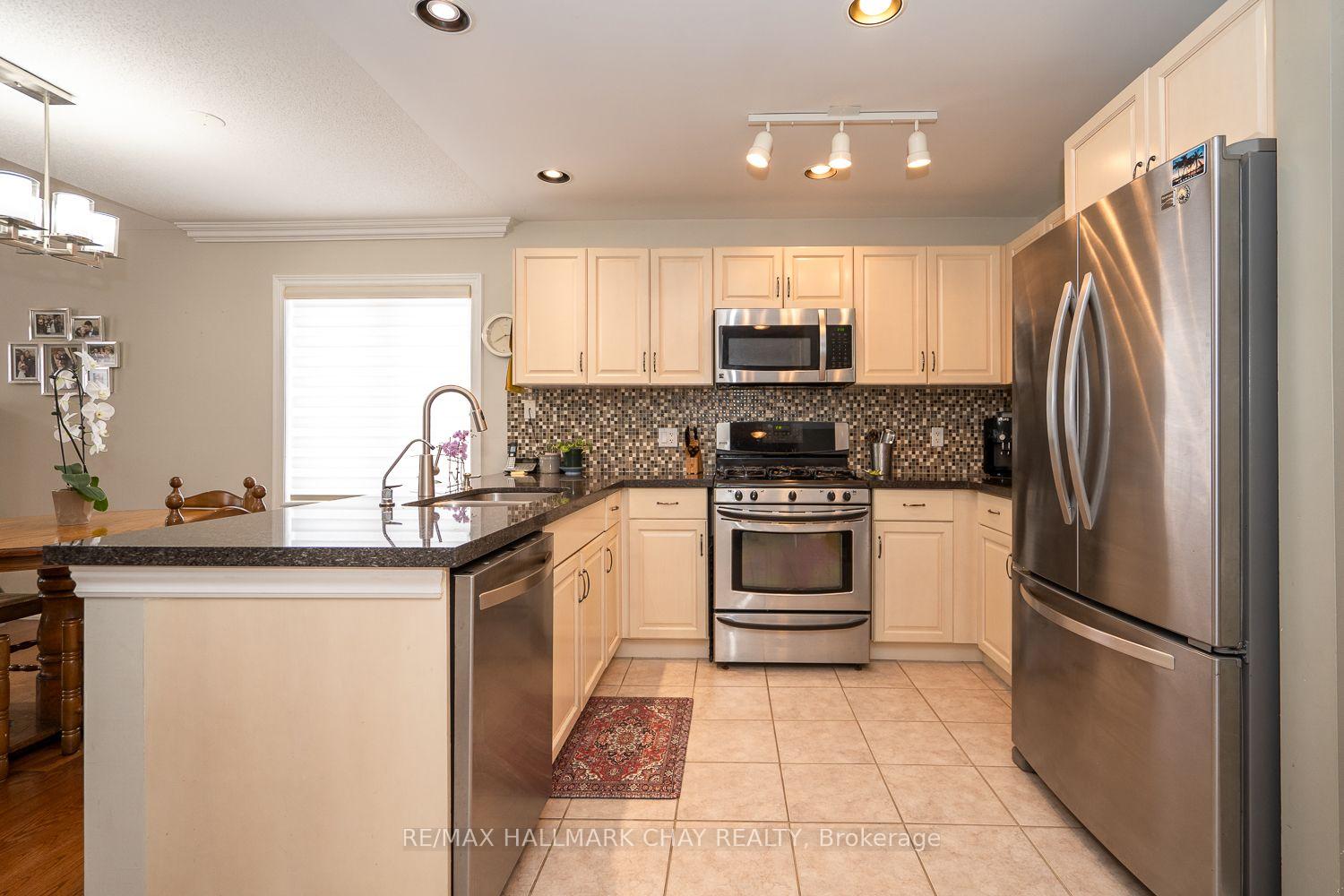 Photo 14 of 22 Artisan Lane, New Tecumseth, Alliston — HOMEH