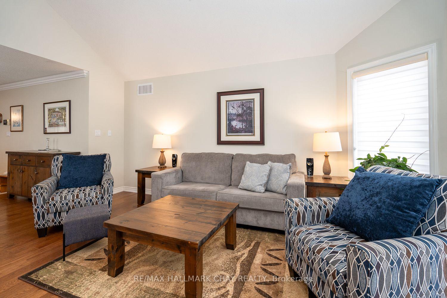 Photo 17 of 22 Artisan Lane, New Tecumseth, Alliston — HOMEH