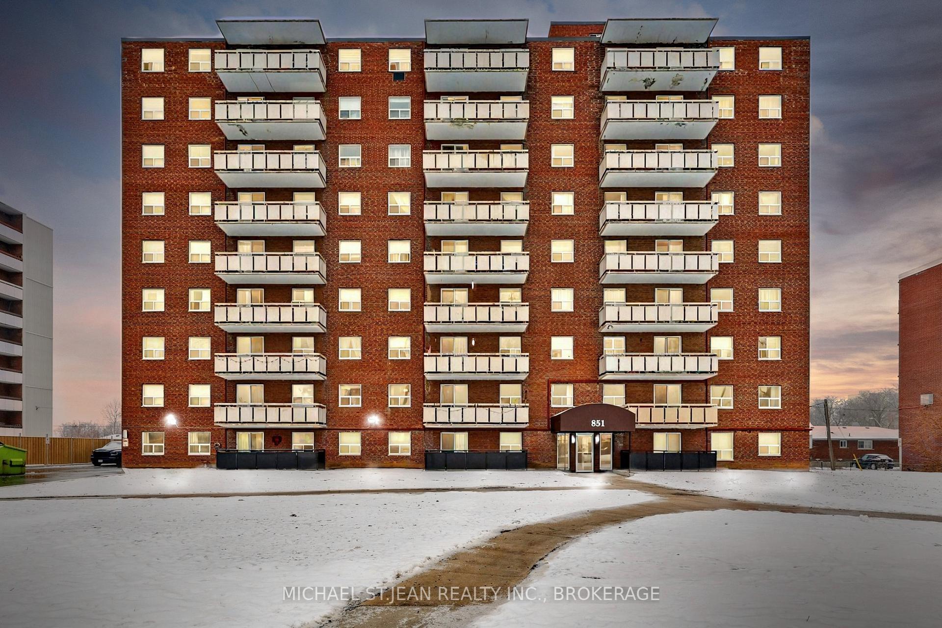 Front of Unit 802, 851 Queenston Road
