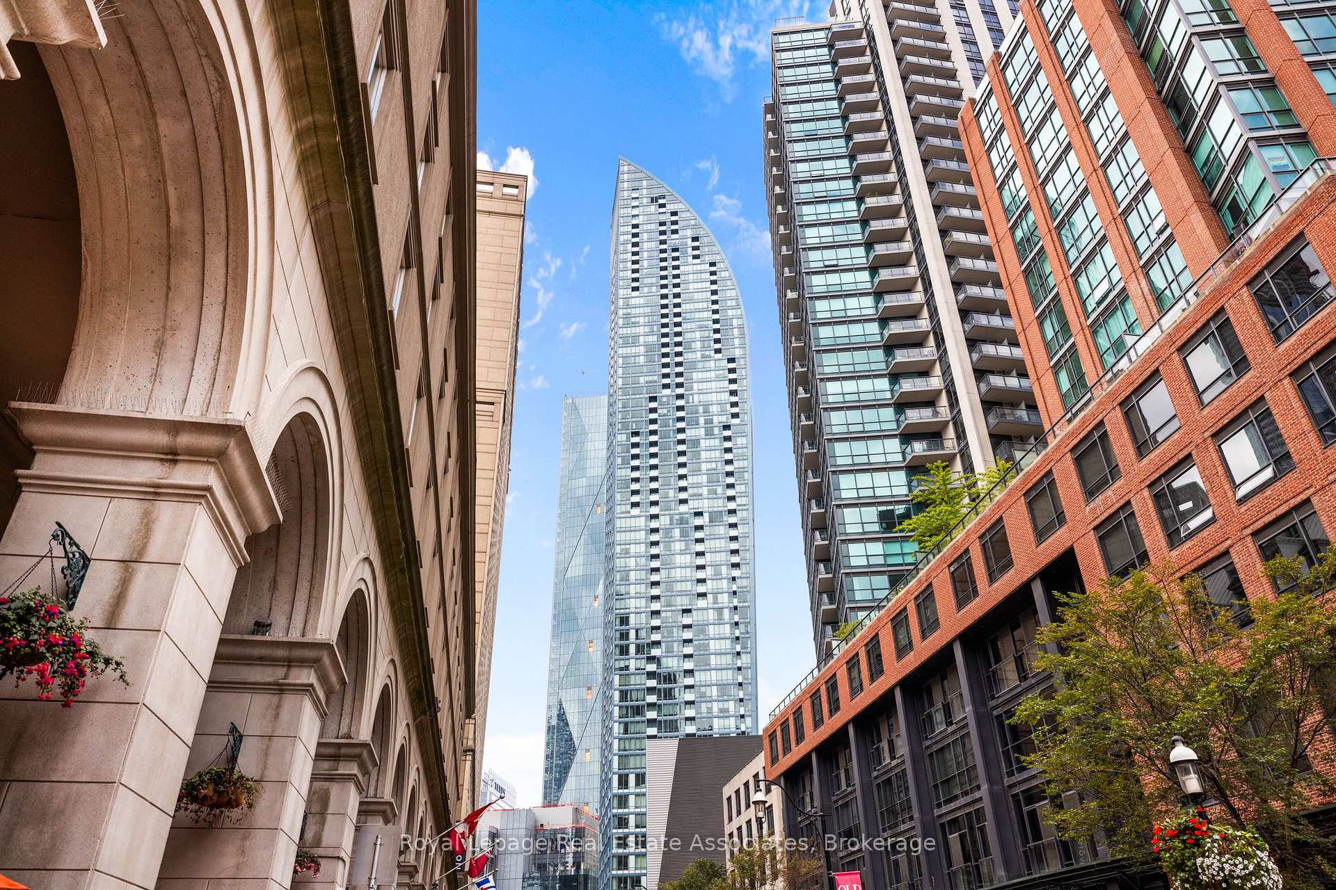 Photo 2 of Unit 507, 8 The Esplanade, Toronto, Waterfront Communities — HOMEH