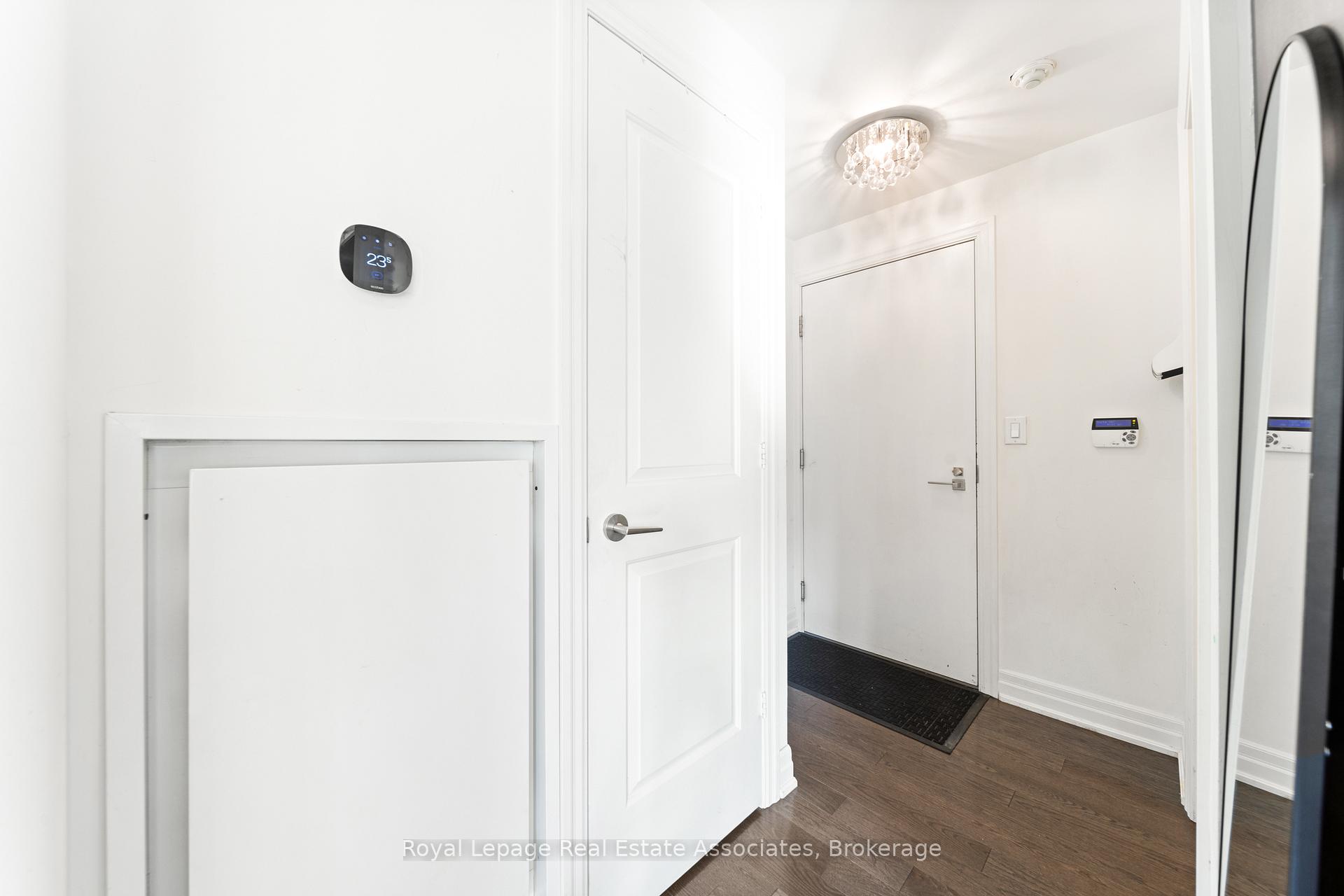 Photo 4 of Unit 507, 8 The Esplanade, Toronto, Waterfront Communities — HOMEH