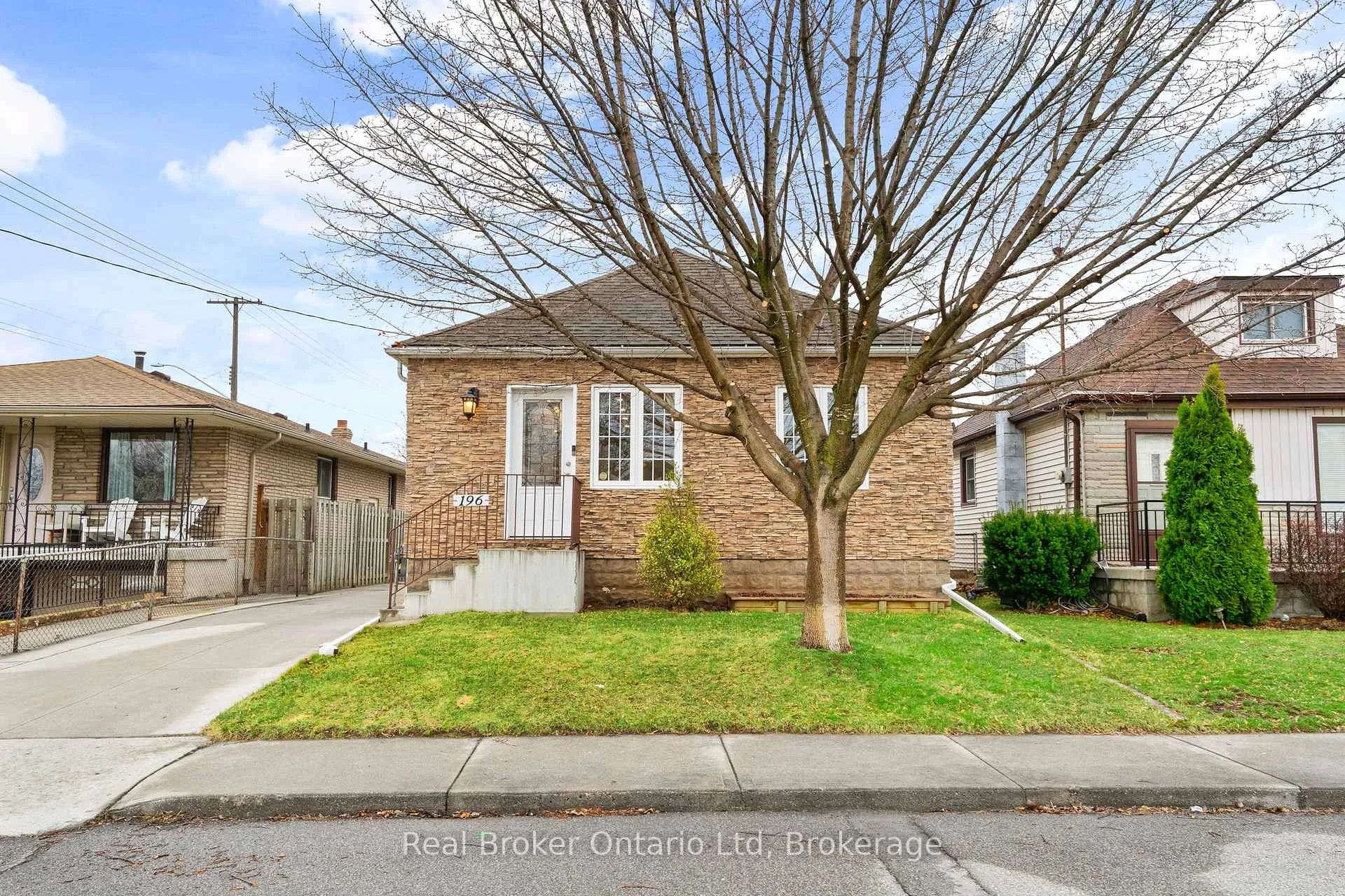 Photo 1 of 196 Ivon Avenue, Hamilton, Normanhurst — HOMEH