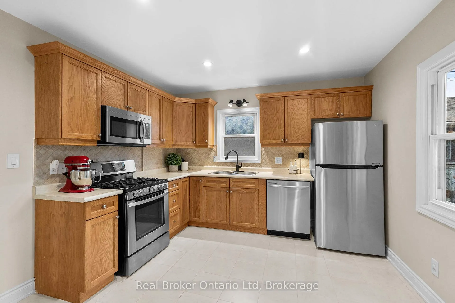 Photo 10 of 196 Ivon Avenue, Hamilton, Normanhurst — HOMEH