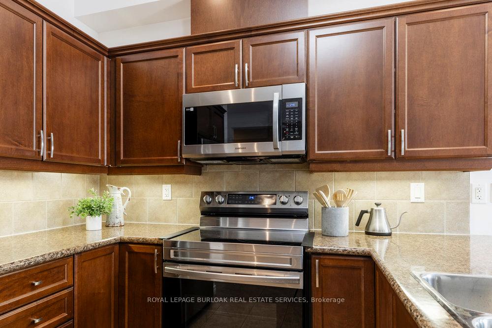 Photo 31 of Unit 29, 441 Stonehenge Drive, Hamilton, Meadowlands — HOMEH