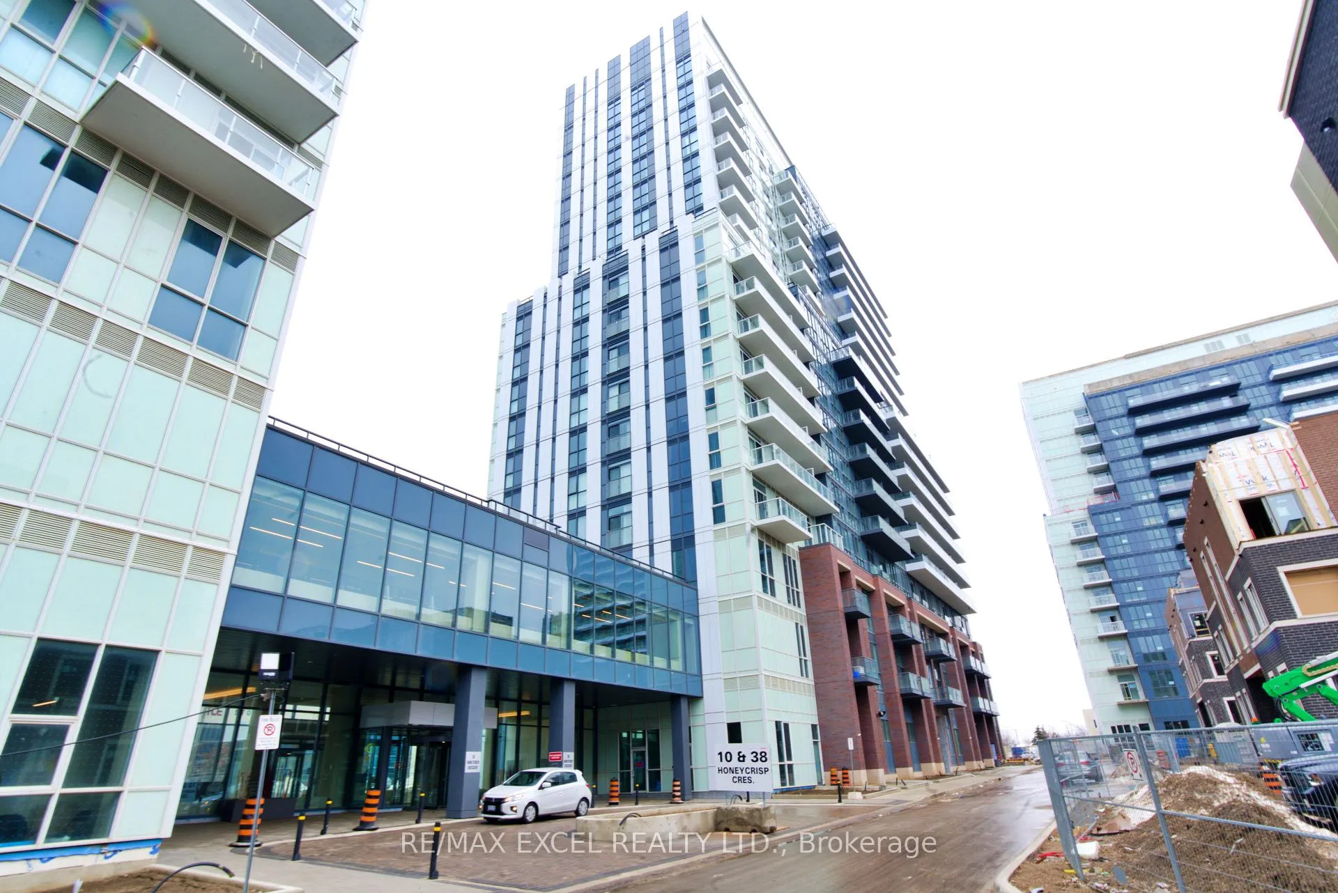 Front of Unit 1102, 38 Honeycrisp Crescent