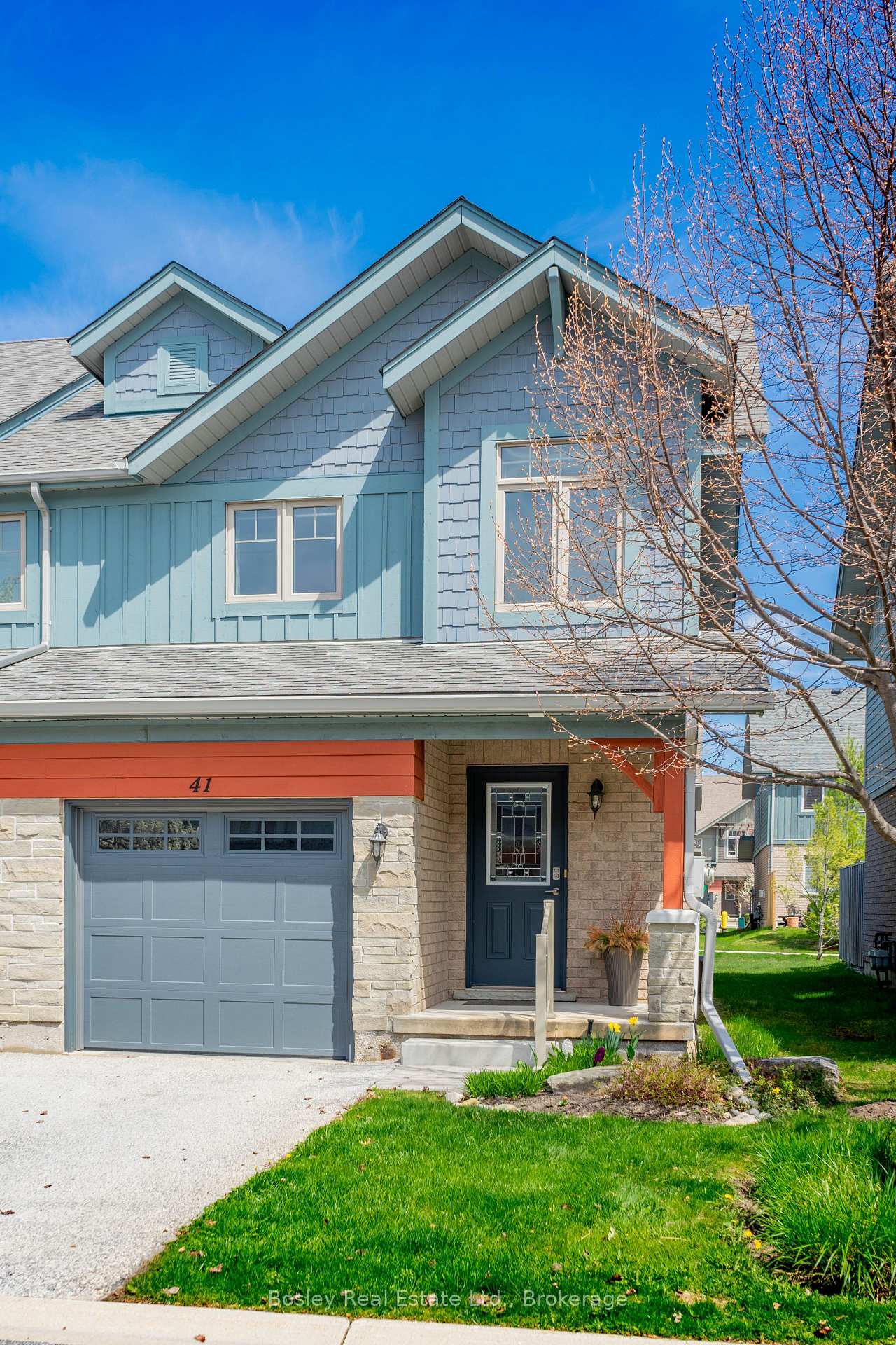 Photo 1 of 41 Silver Glen Boulevard, Collingwood — HOMEH