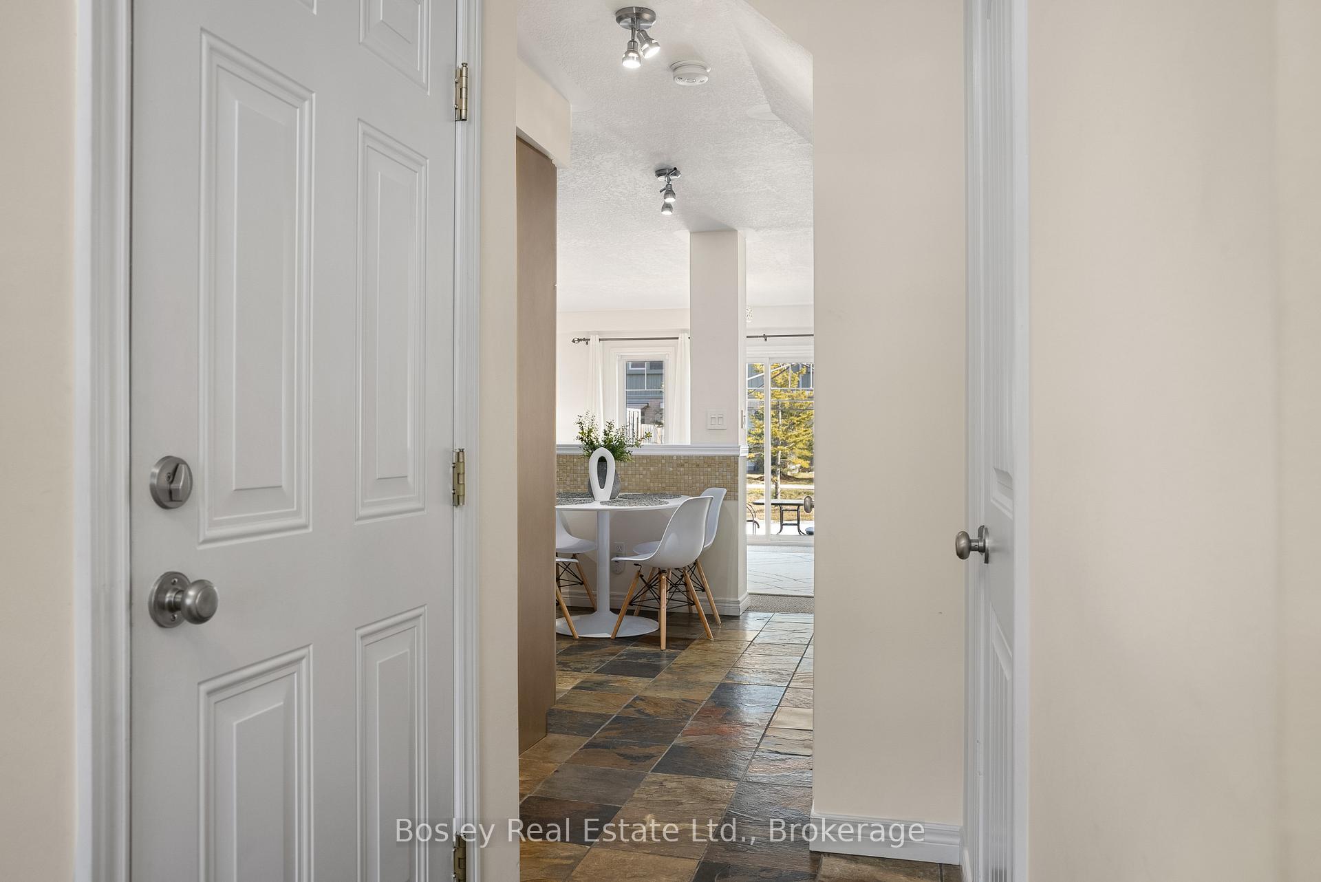 Photo 3 of 41 Silver Glen Boulevard, Collingwood — HOMEH