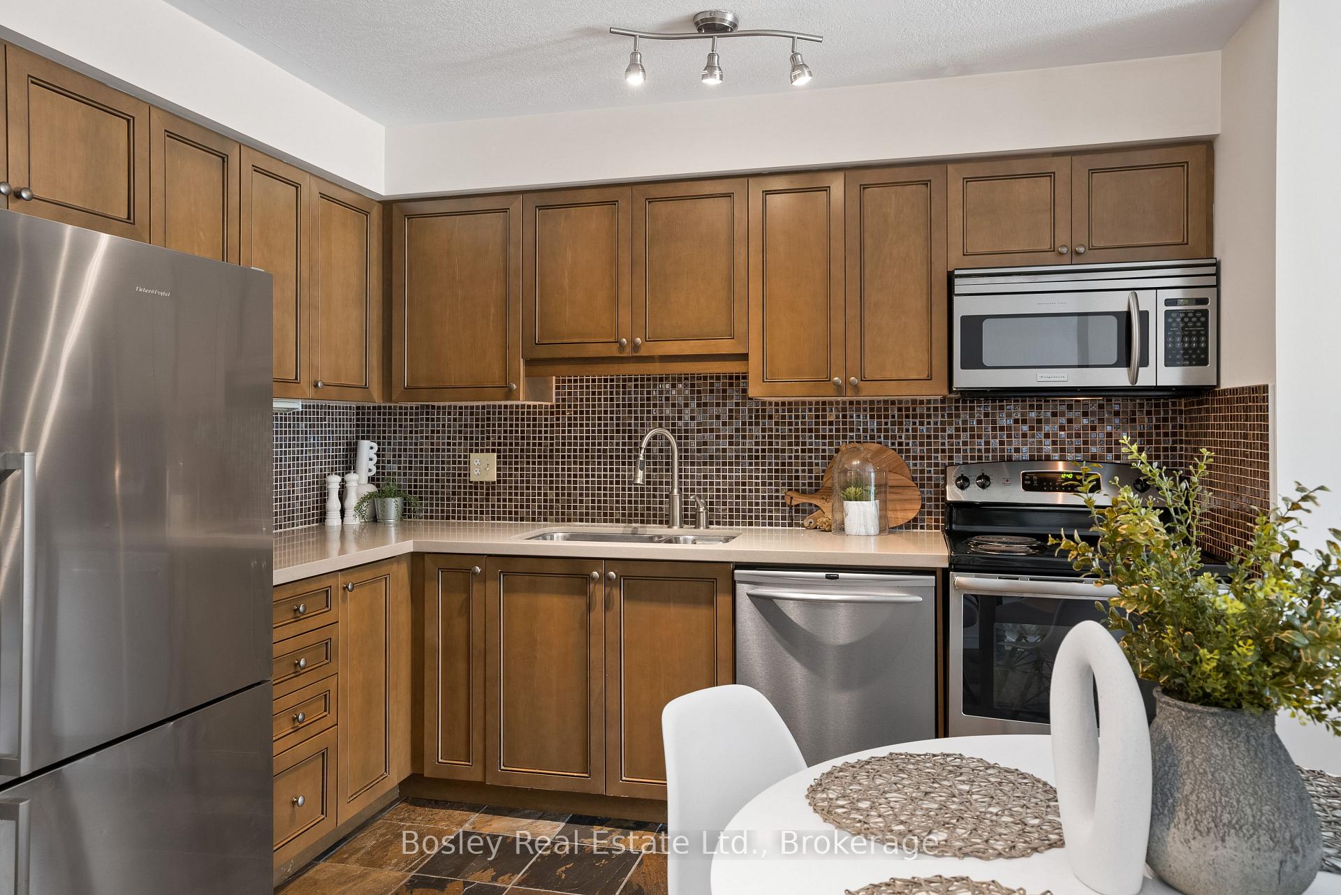 Photo 5 of 41 Silver Glen Boulevard, Collingwood — HOMEH