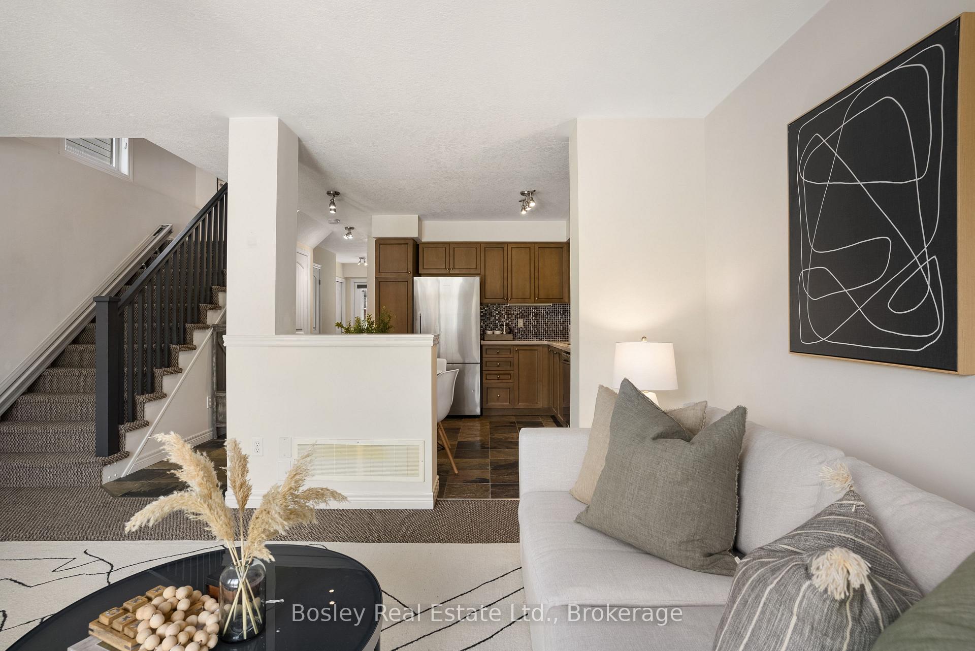 Photo 8 of 41 Silver Glen Boulevard, Collingwood — HOMEH