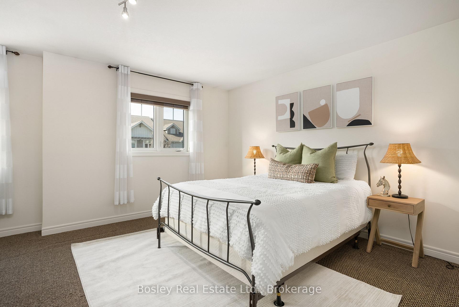 Photo 16 of 41 Silver Glen Boulevard, Collingwood — HOMEH