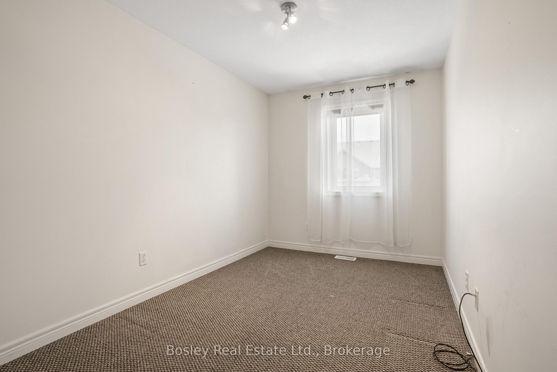 Photo 21 of 41 Silver Glen Boulevard, Collingwood — HOMEH