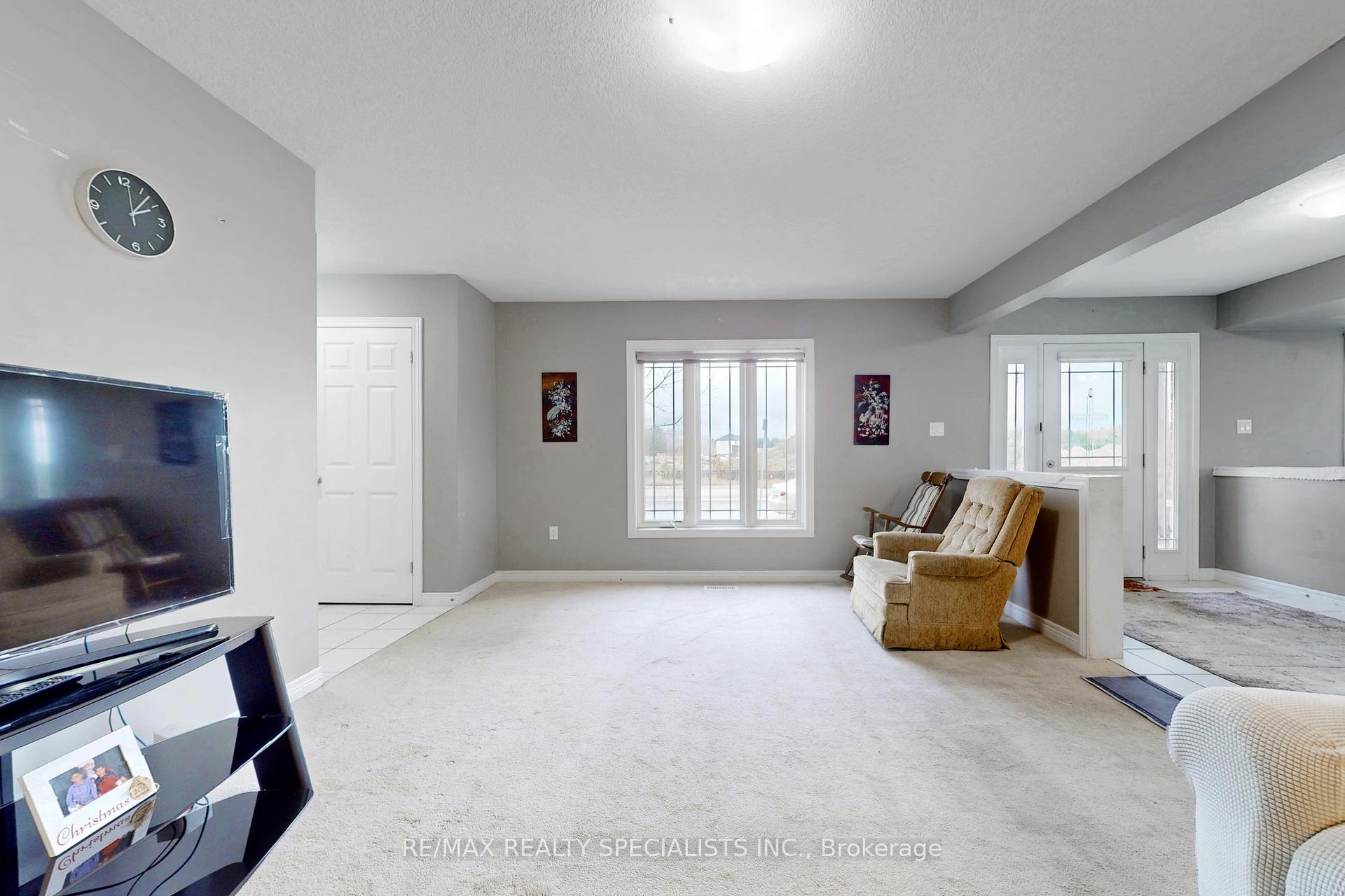 Photo 3 of Unit 21, 355 Macalister Boulevard, Guelph, Kortright East — HOMEH