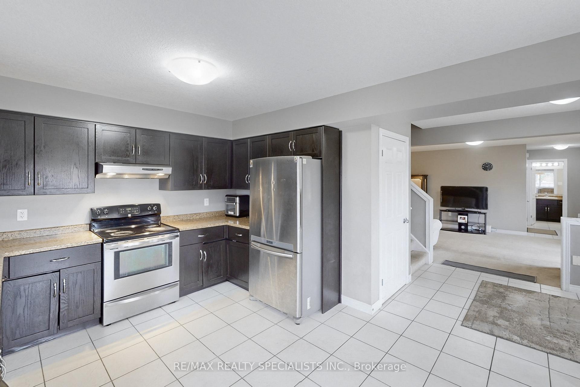 Photo 5 of Unit 21, 355 Macalister Boulevard, Guelph, Kortright East — HOMEH