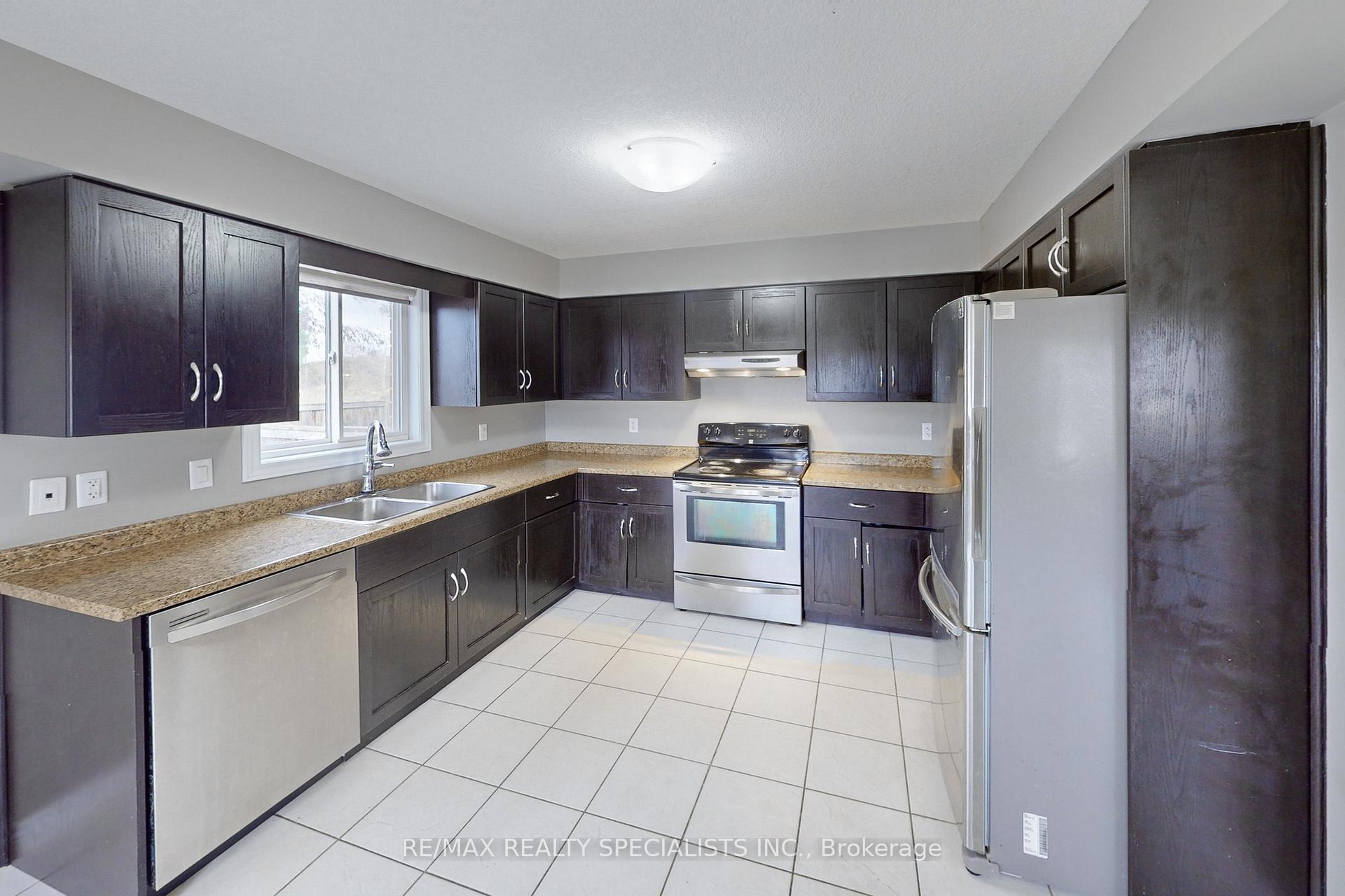 Photo 6 of Unit 21, 355 Macalister Boulevard, Guelph, Kortright East — HOMEH
