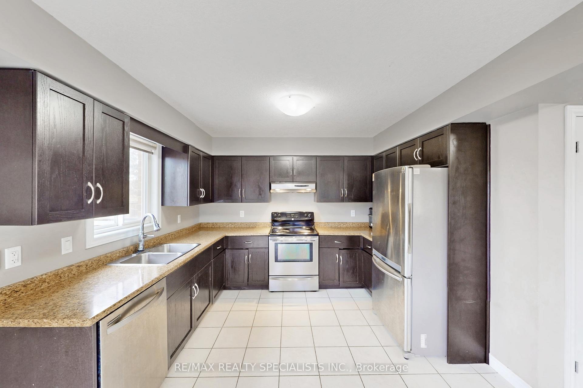 Photo 7 of Unit 21, 355 Macalister Boulevard, Guelph, Kortright East — HOMEH