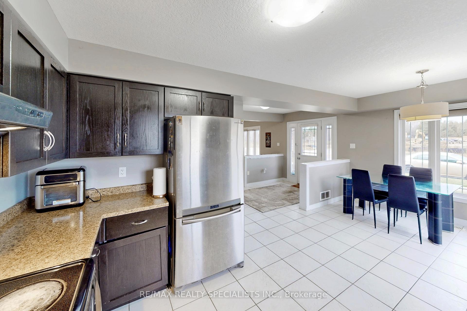 Photo 8 of Unit 21, 355 Macalister Boulevard, Guelph, Kortright East — HOMEH