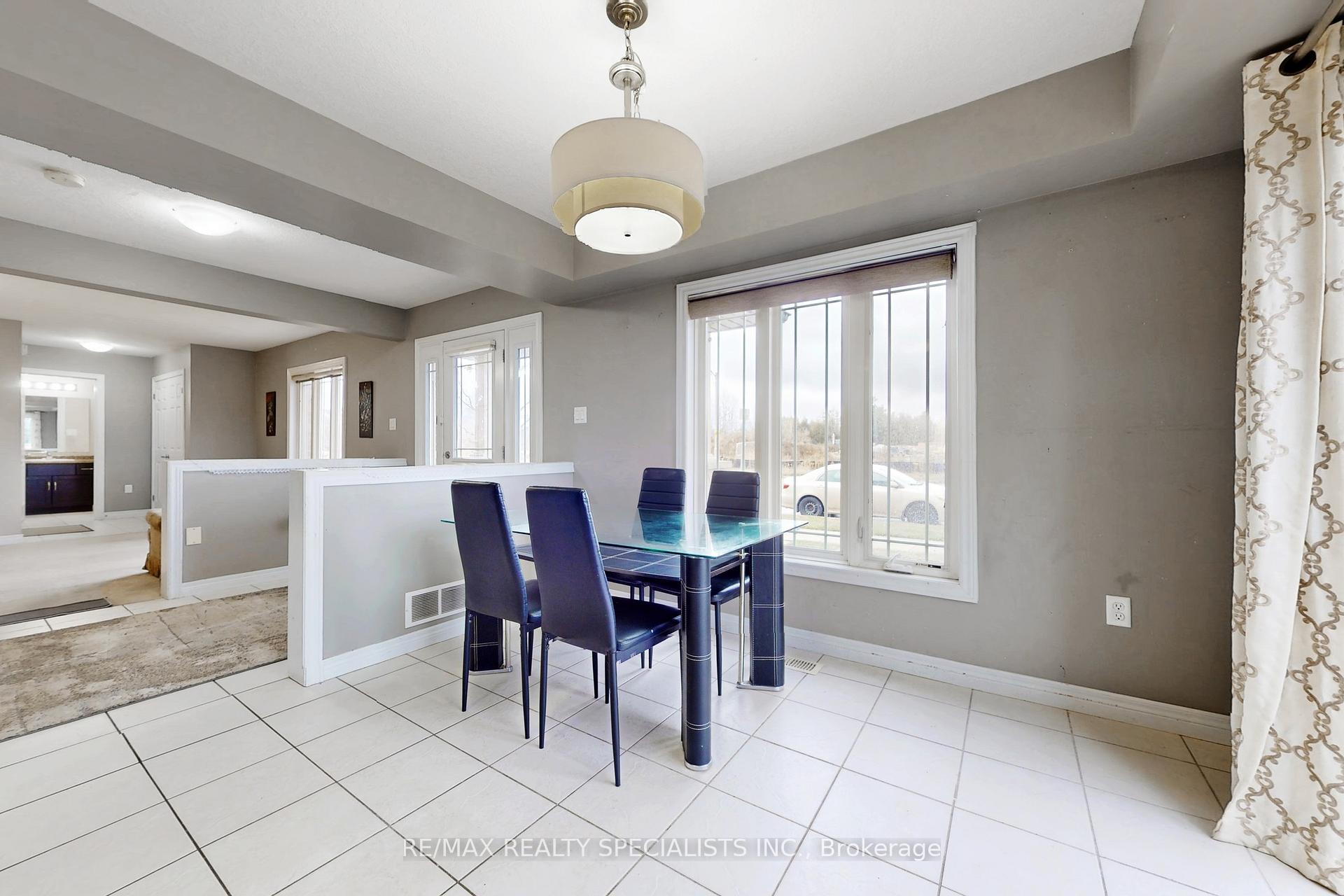 Photo 9 of Unit 21, 355 Macalister Boulevard, Guelph, Kortright East — HOMEH
