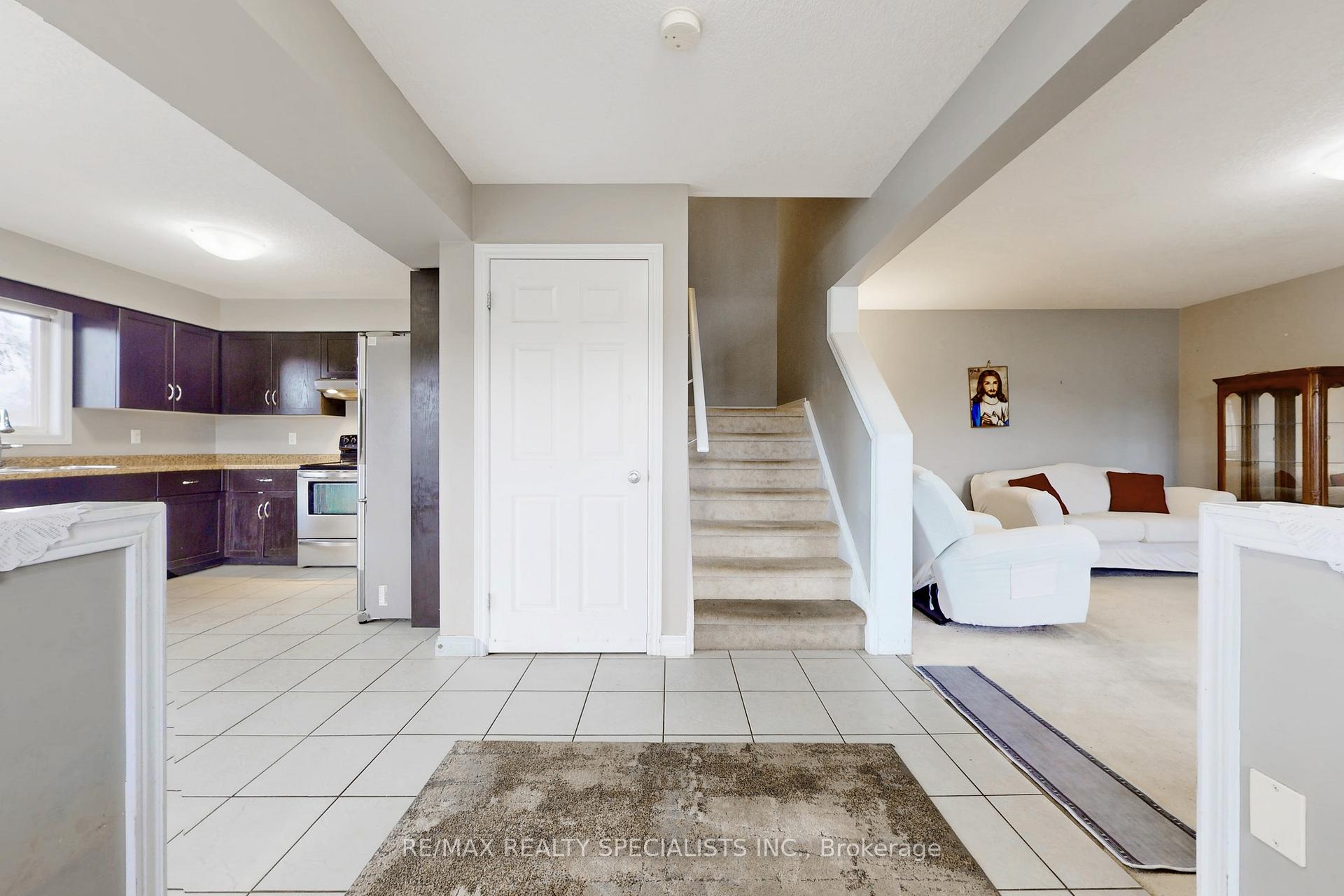 Photo 12 of Unit 21, 355 Macalister Boulevard, Guelph, Kortright East — HOMEH