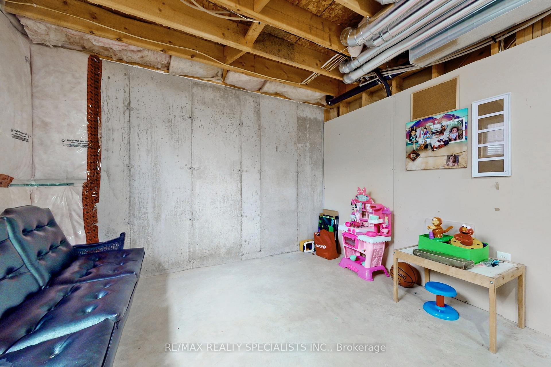 Photo 30 of Unit 21, 355 Macalister Boulevard, Guelph, Kortright East — HOMEH