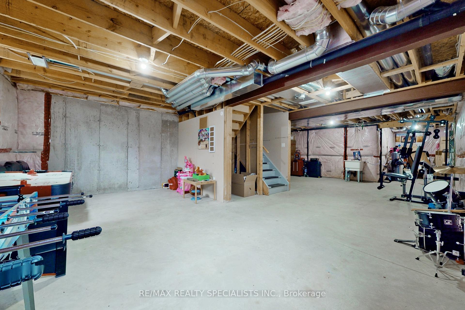 Photo 31 of Unit 21, 355 Macalister Boulevard, Guelph, Kortright East — HOMEH