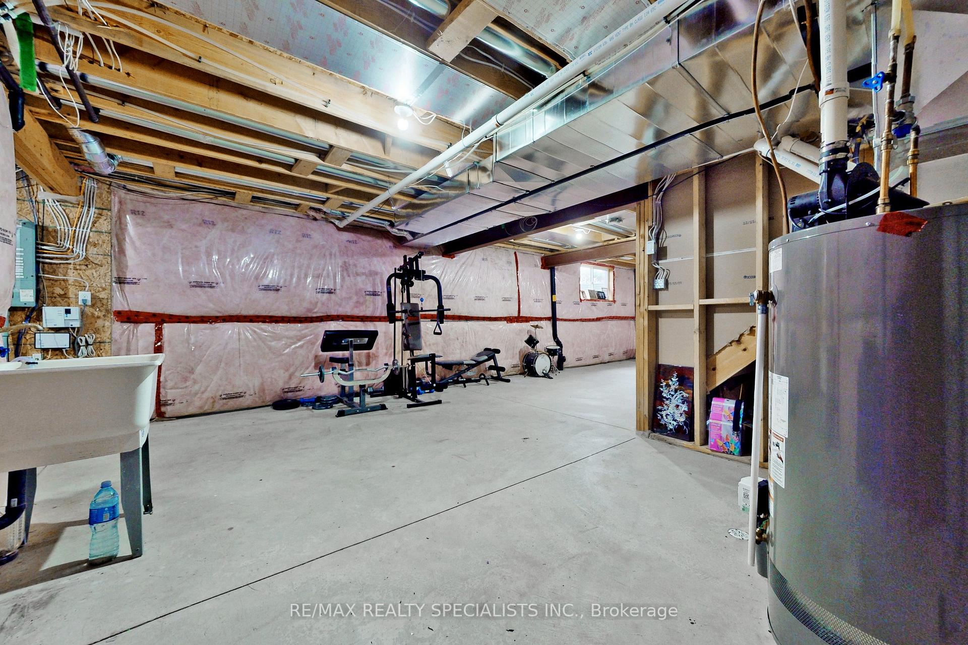 Photo 34 of Unit 21, 355 Macalister Boulevard, Guelph, Kortright East — HOMEH
