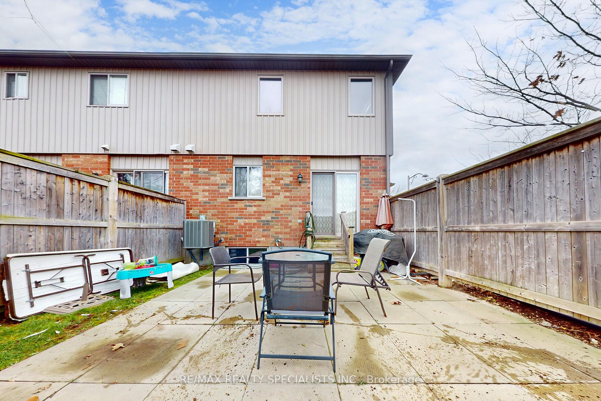 Photo 35 of Unit 21, 355 Macalister Boulevard, Guelph, Kortright East — HOMEH