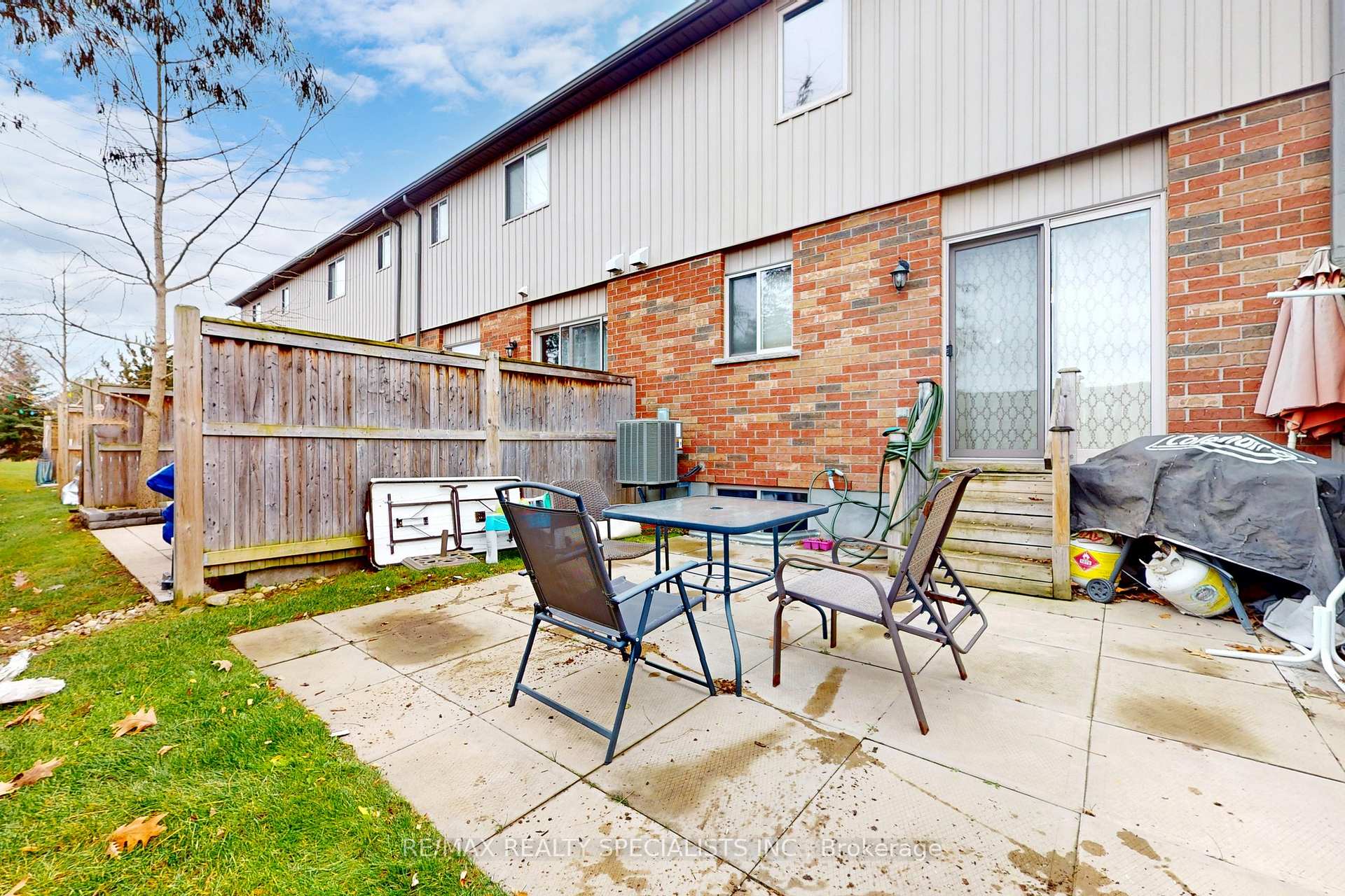 Photo 37 of Unit 21, 355 Macalister Boulevard, Guelph, Kortright East — HOMEH