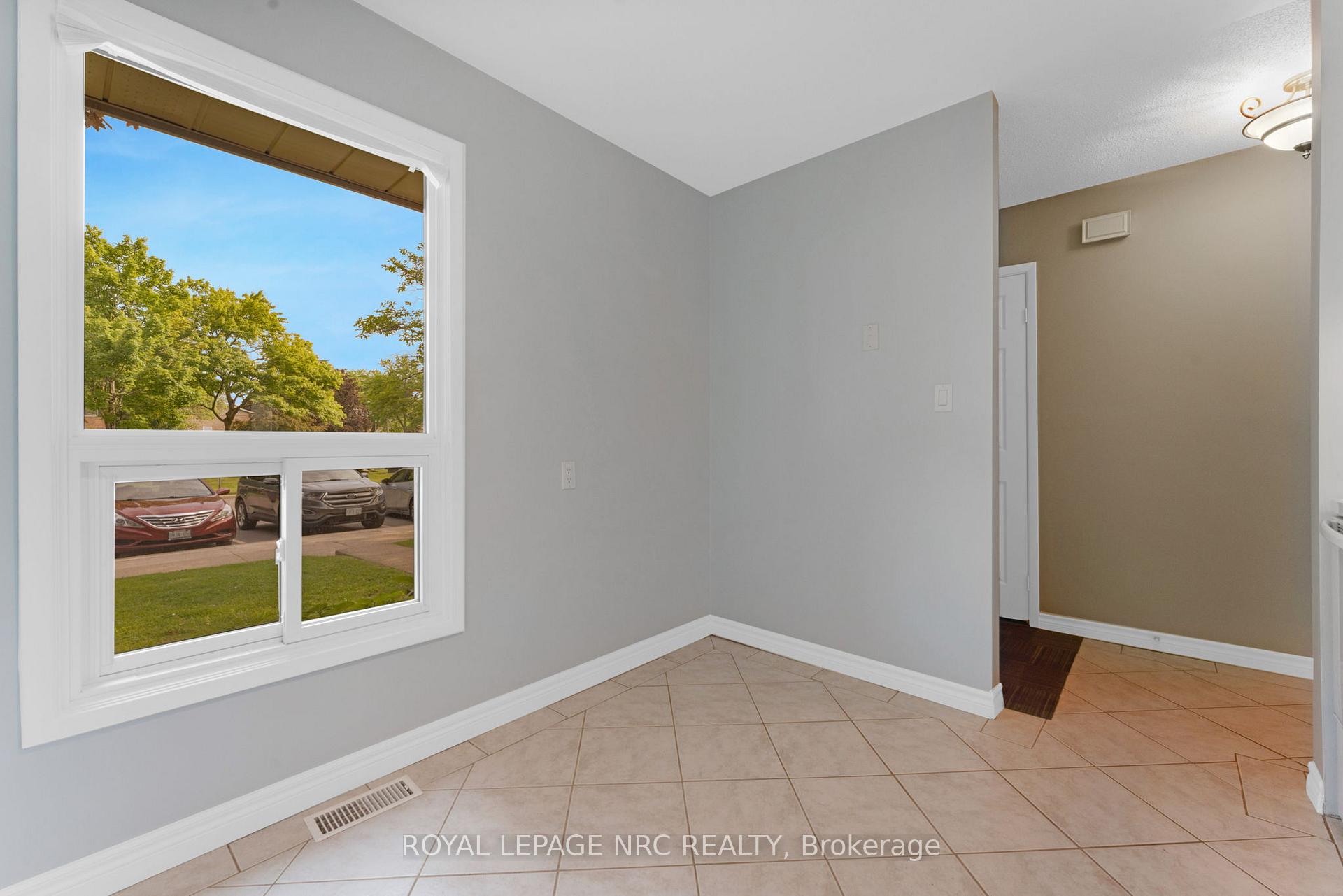 Photo 4 of Unit 54, 75 Ventura Drive, St. Catharines, Haig — HOMEH