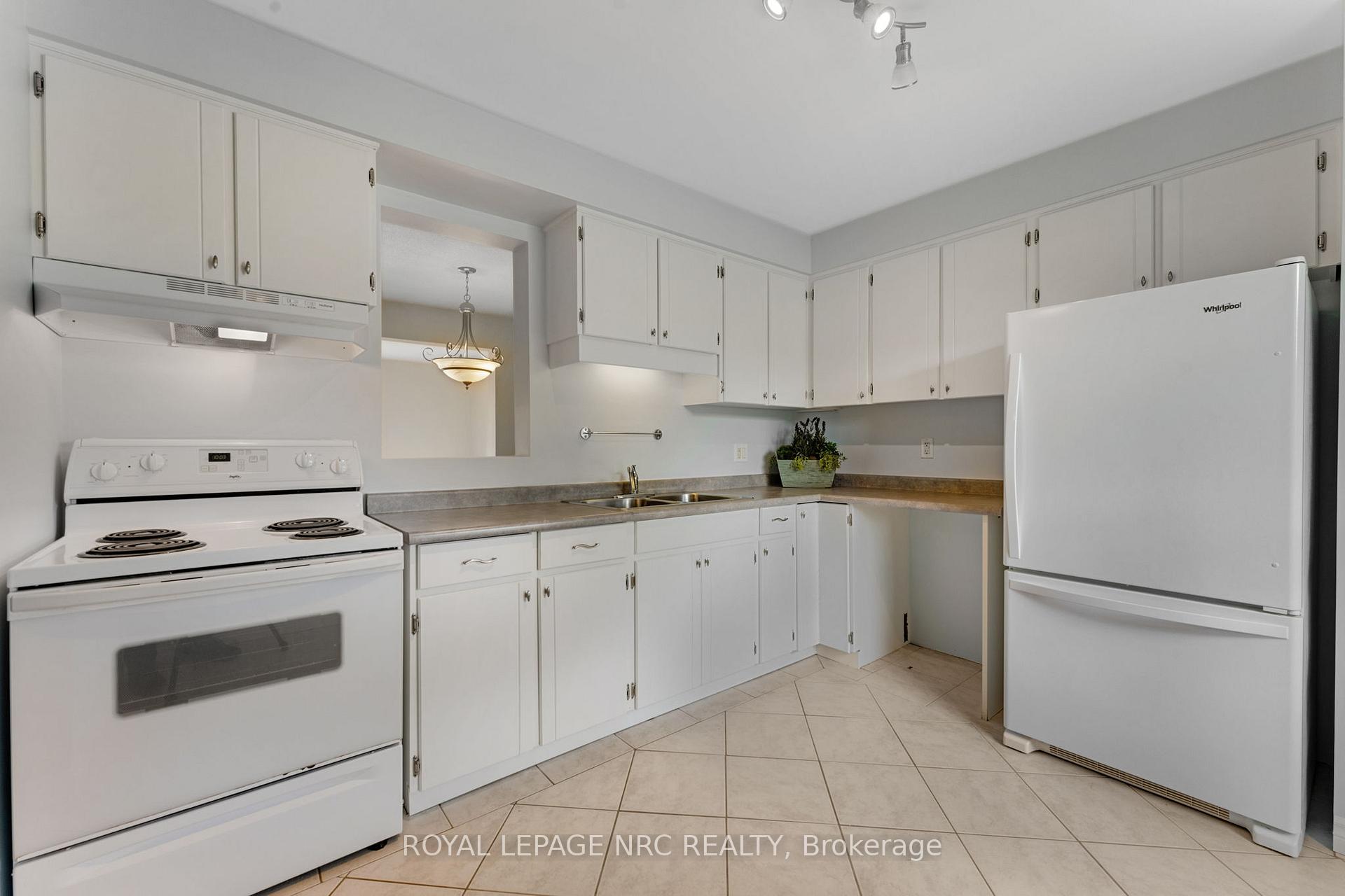 Photo 5 of Unit 54, 75 Ventura Drive, St. Catharines, Haig — HOMEH