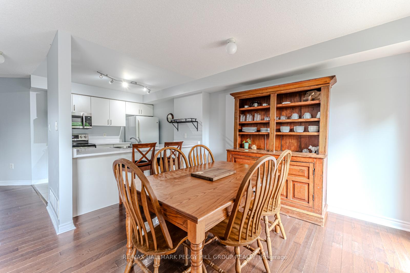 Photo 3 of 17 Bartor Boulevard, Barrie, Painswick South — HOMEH