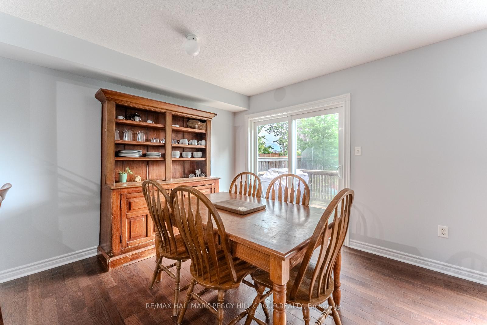 Photo 4 of 17 Bartor Boulevard, Barrie, Painswick South — HOMEH