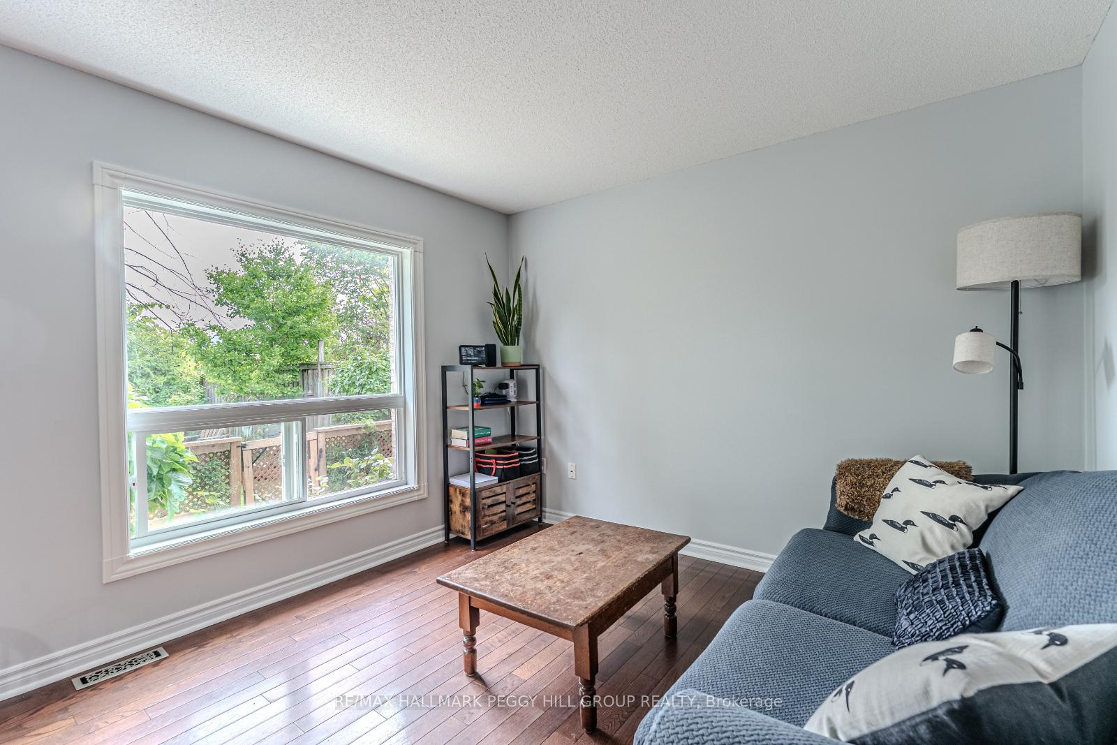 Photo 7 of 17 Bartor Boulevard, Barrie, Painswick South — HOMEH