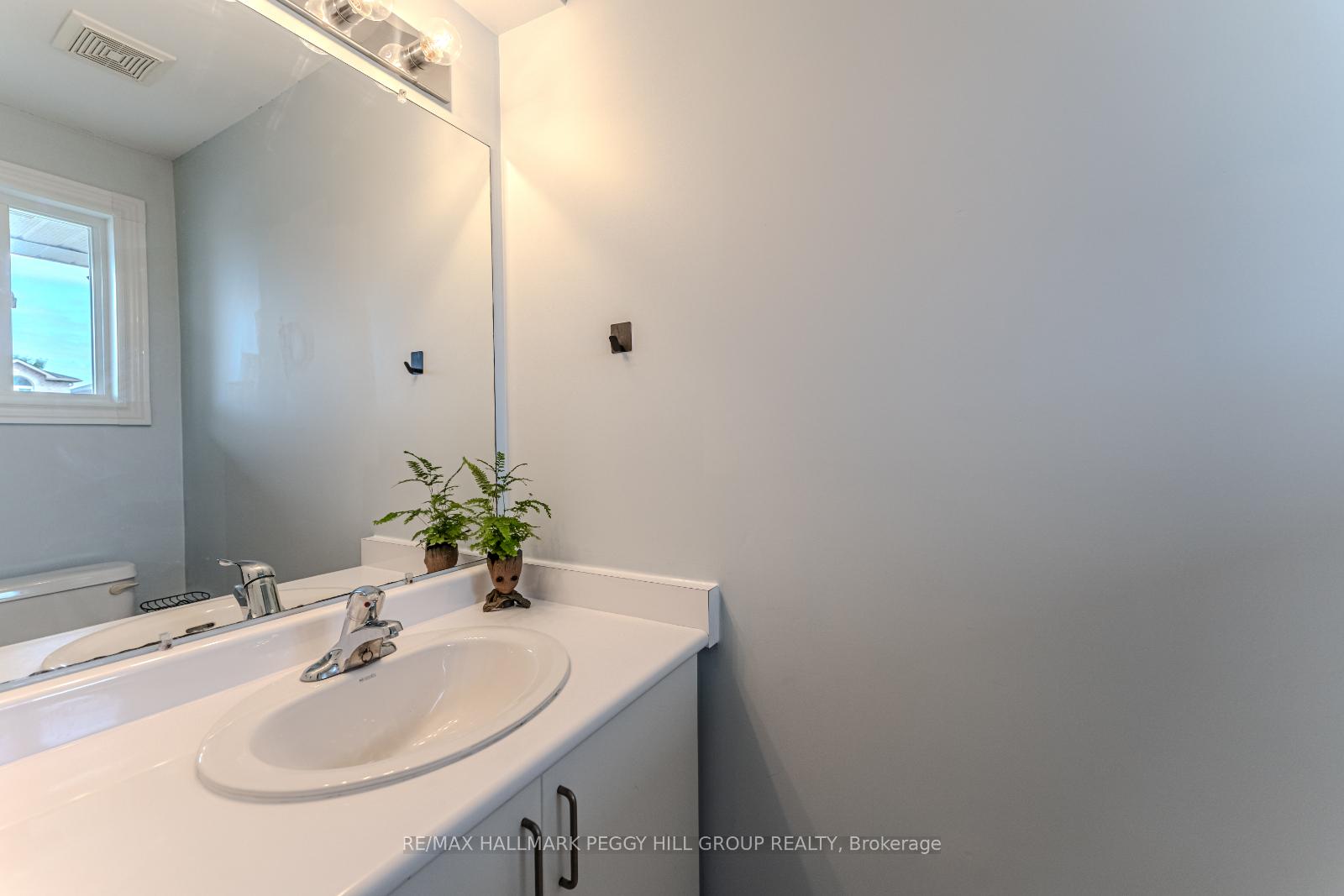 Photo 5 of 17 Bartor Boulevard, Barrie, Painswick South — HOMEH