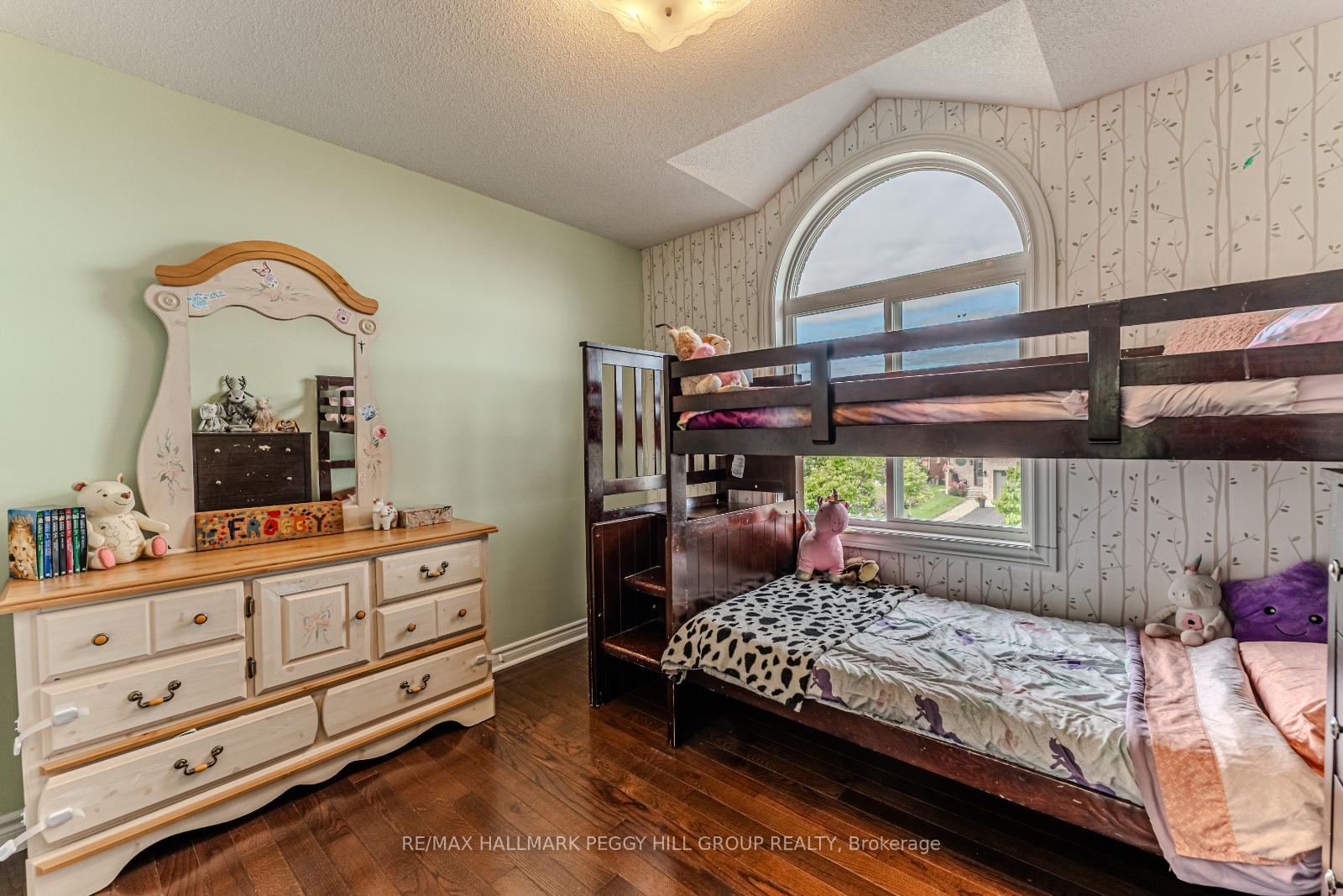 Photo 12 of 17 Bartor Boulevard, Barrie, Painswick South — HOMEH